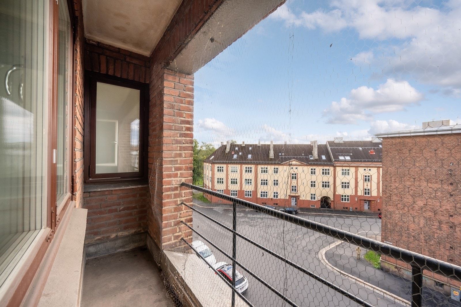 Beliggenheten er svært attraktiv, med Torshovparken og Torshovdalen som nærmeste naboer, samtidig som byens kafeer, restauranter og servicetilbud ligger rett utenfor døren. Galleribilde