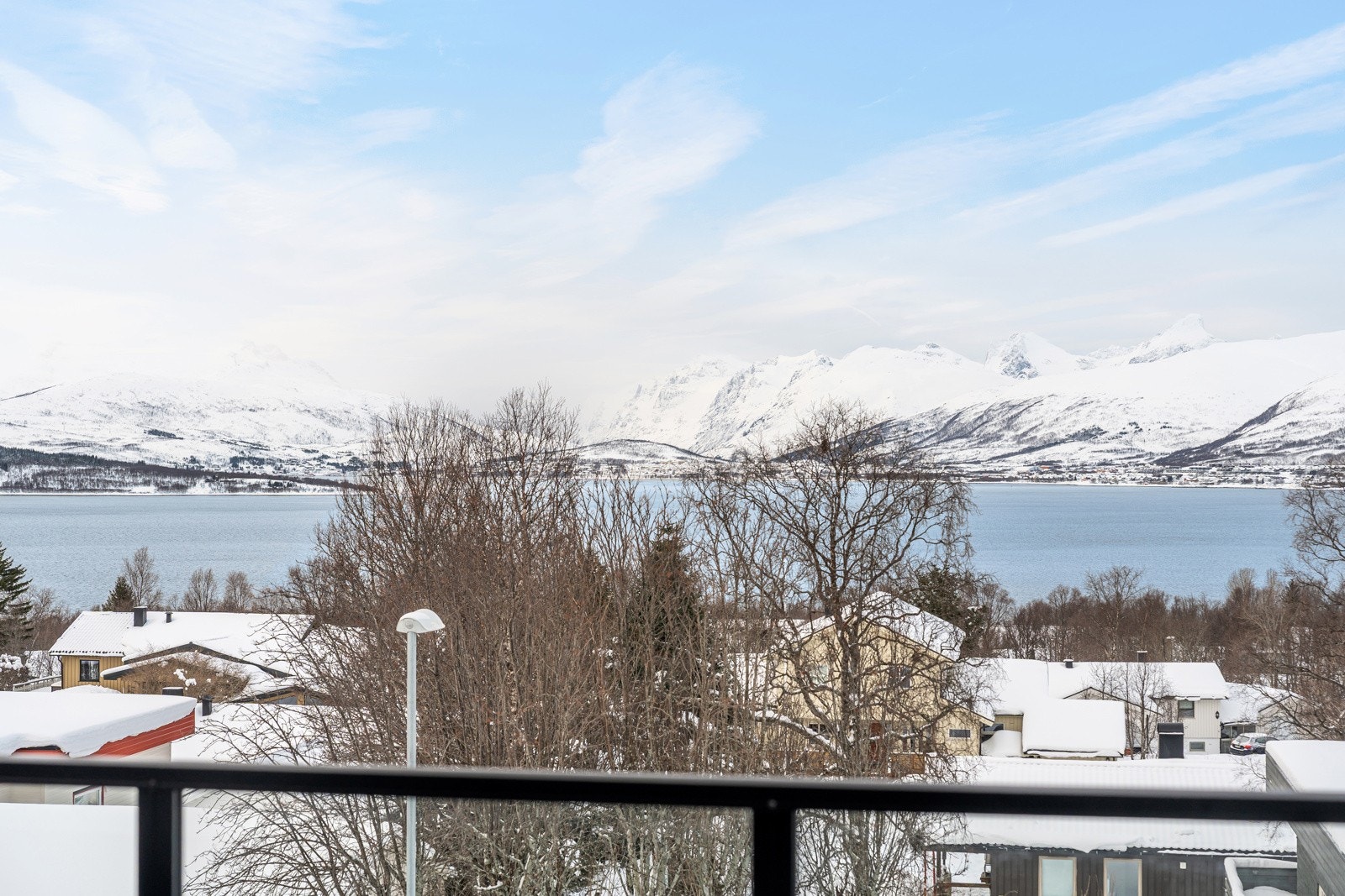 Her kan du nyte spektakulær panoramautsikt over Ersfjordtraseen, et sted du virkelig vil bli sittende. Galleribilde