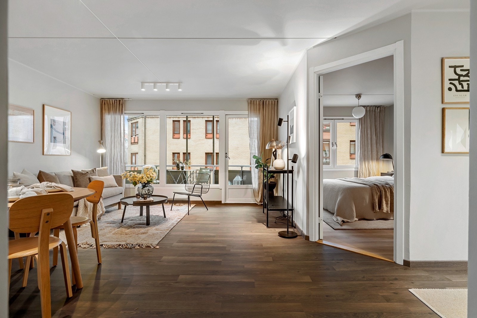 Gulvet er belagt med laminat fra 2018/19, og de fleste overflater er nylig malt. Galleribilde