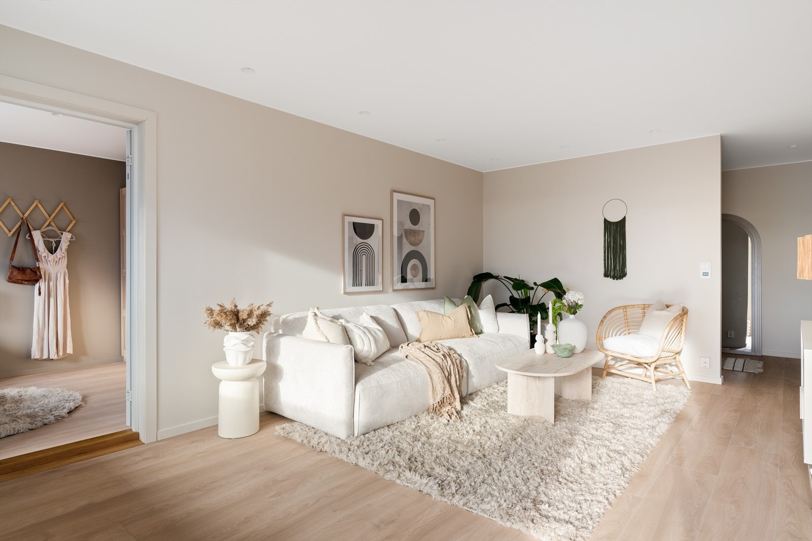 Leiligheten er del av et veldrevet borettslag på Bromstad med egen p-plass og det meste inkludert i de månedlige felleskostnadene. Galleribilde