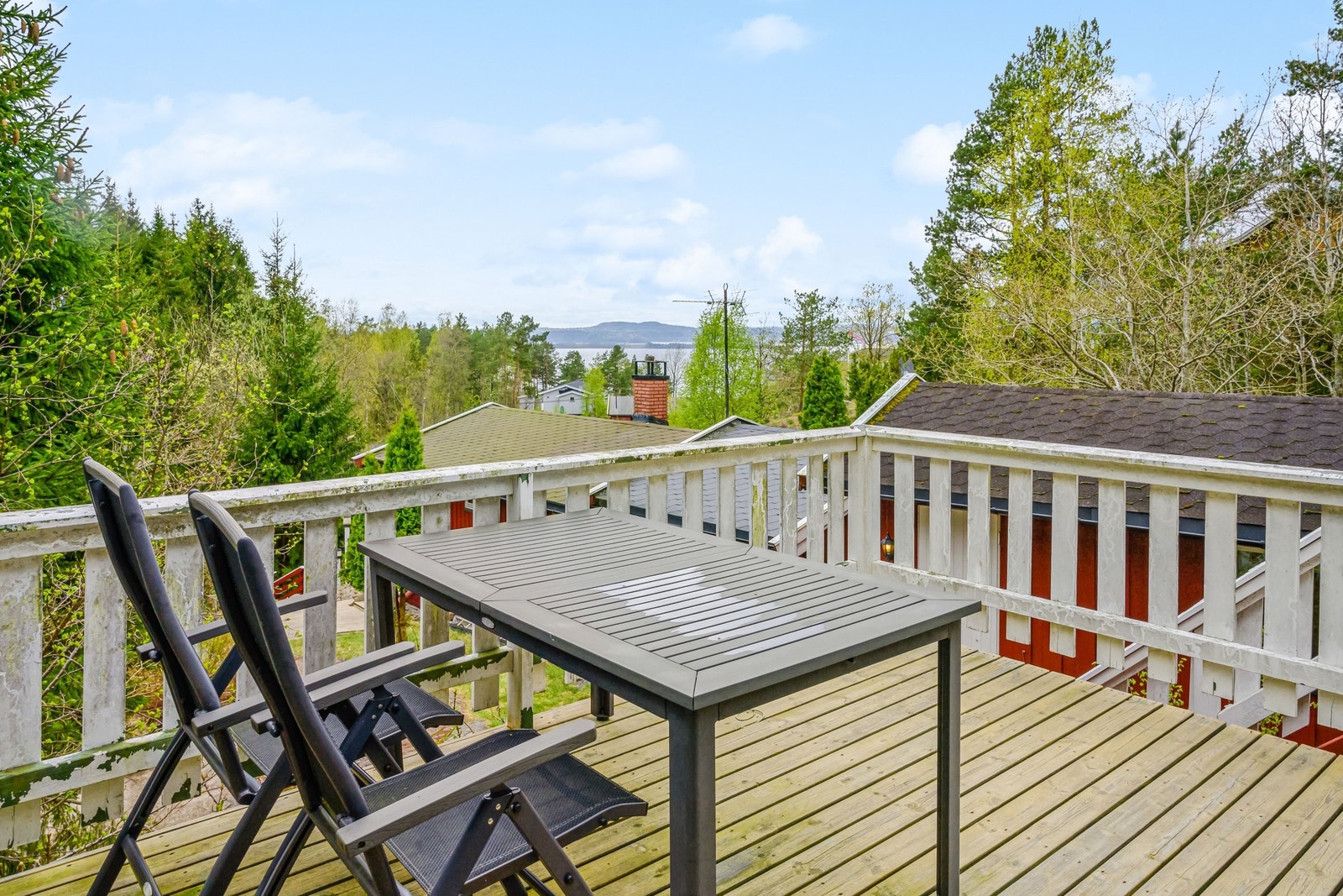 Frittliggende veranda med flott utsikt Galleribilde