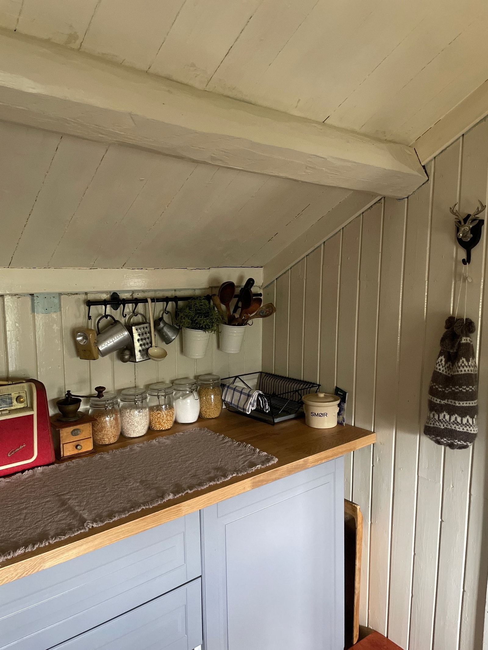 Kjøkken benk, oppvask kum har jeg, men ikke montert Galleribilde