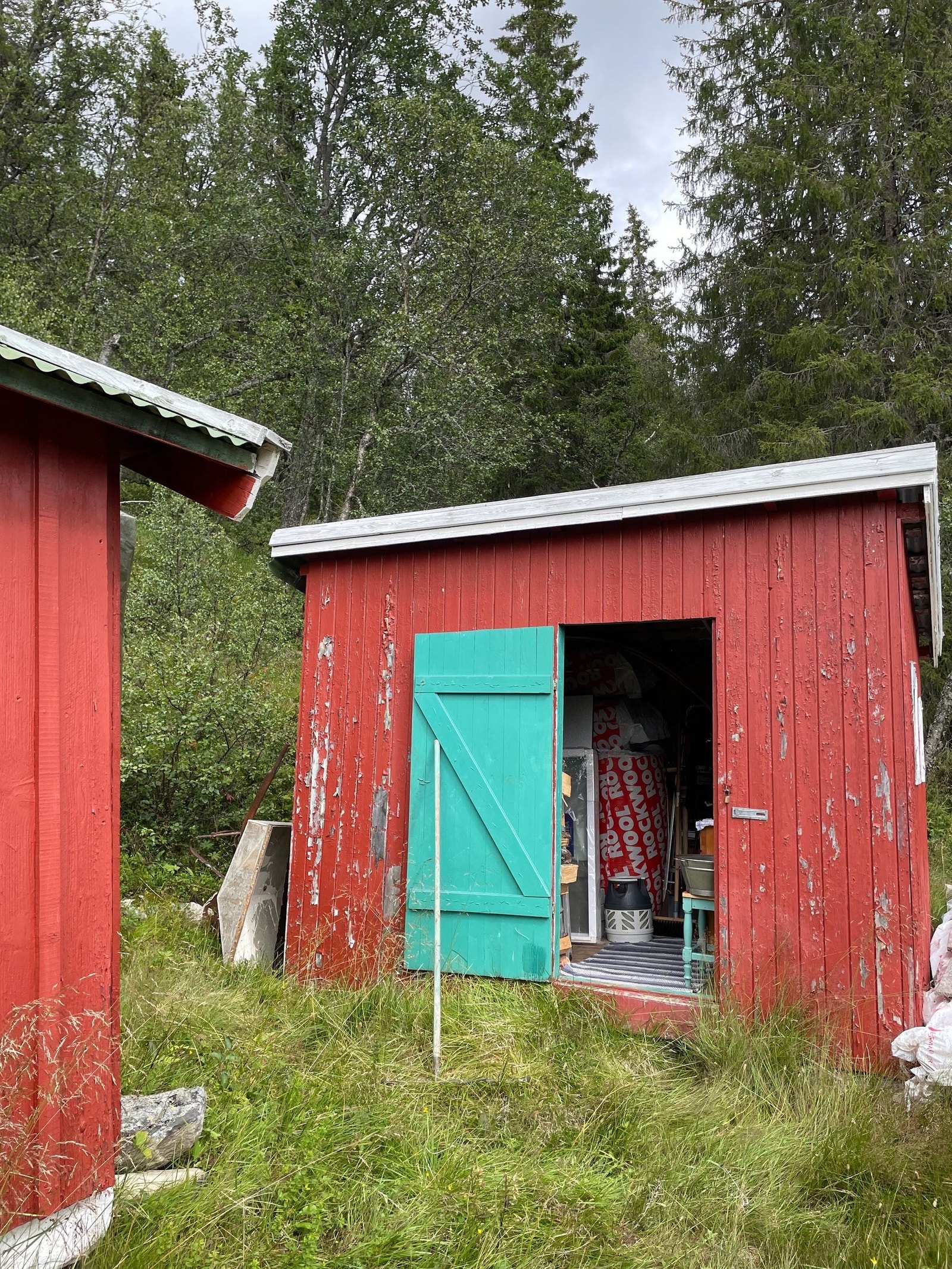 Boden. Denne er litt sliten , noe råte på noe av panelet, samt må males. Galleribilde