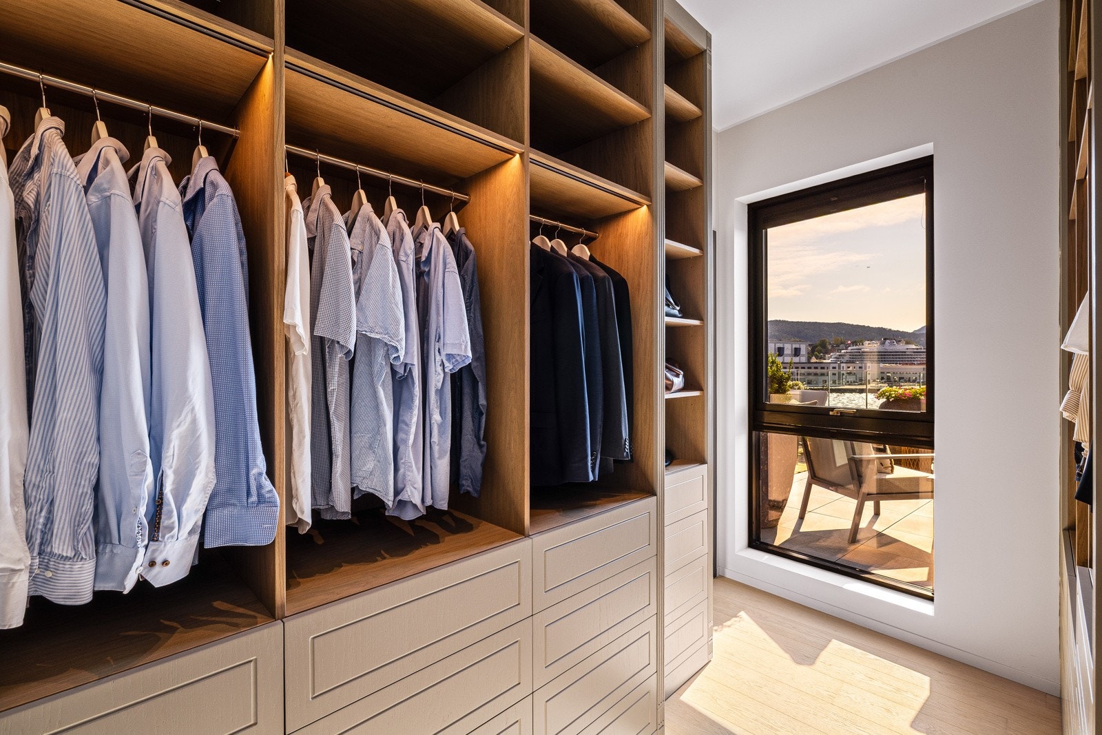 - Lekker og plassbygget innredning - Galleribilde