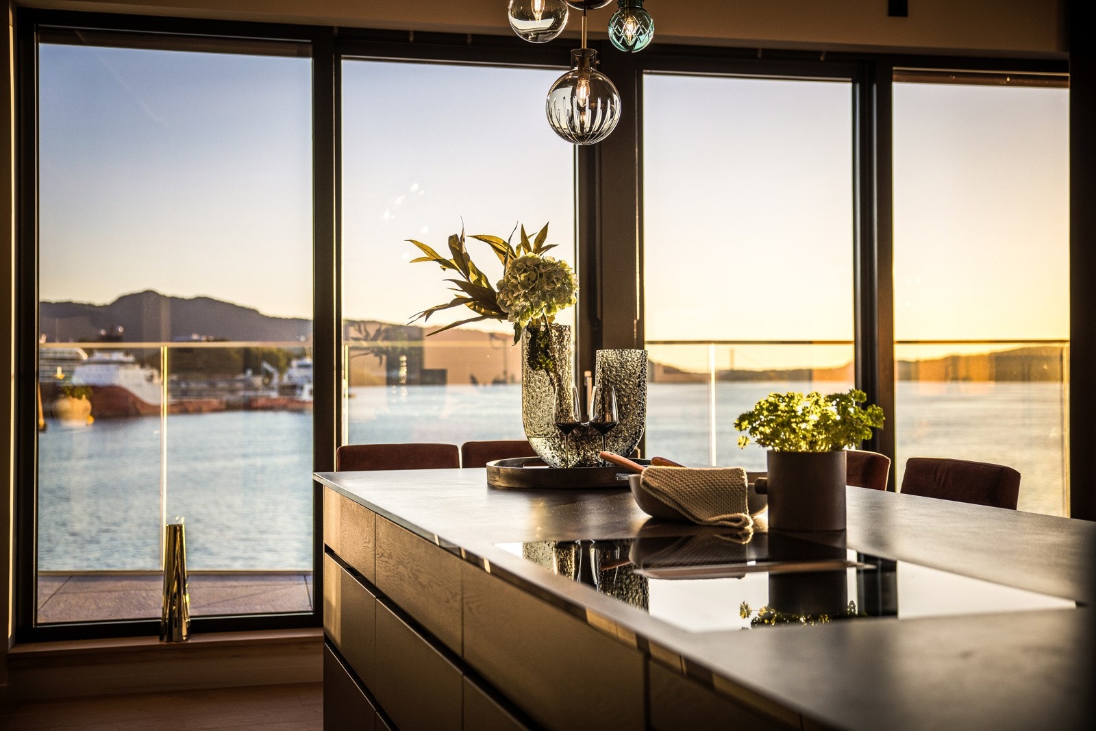 - Vinduer fra Magnor med både toning, lydisolering og screens på alle vindusflater sørger for et lunt og behagelig inneklima - Galleribilde