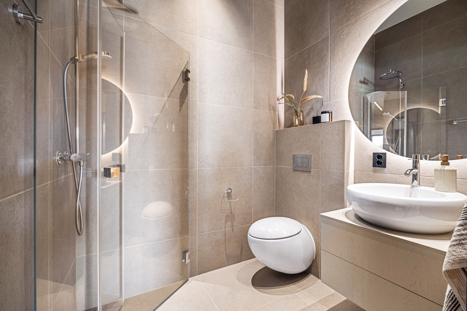 - Badet har samme delikate utførelse - Galleribilde