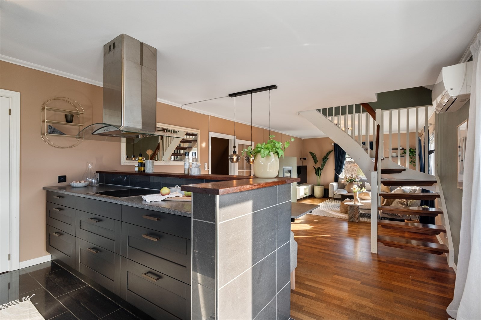 Åpen stue- og kjøkkenløsning! Galleribilde