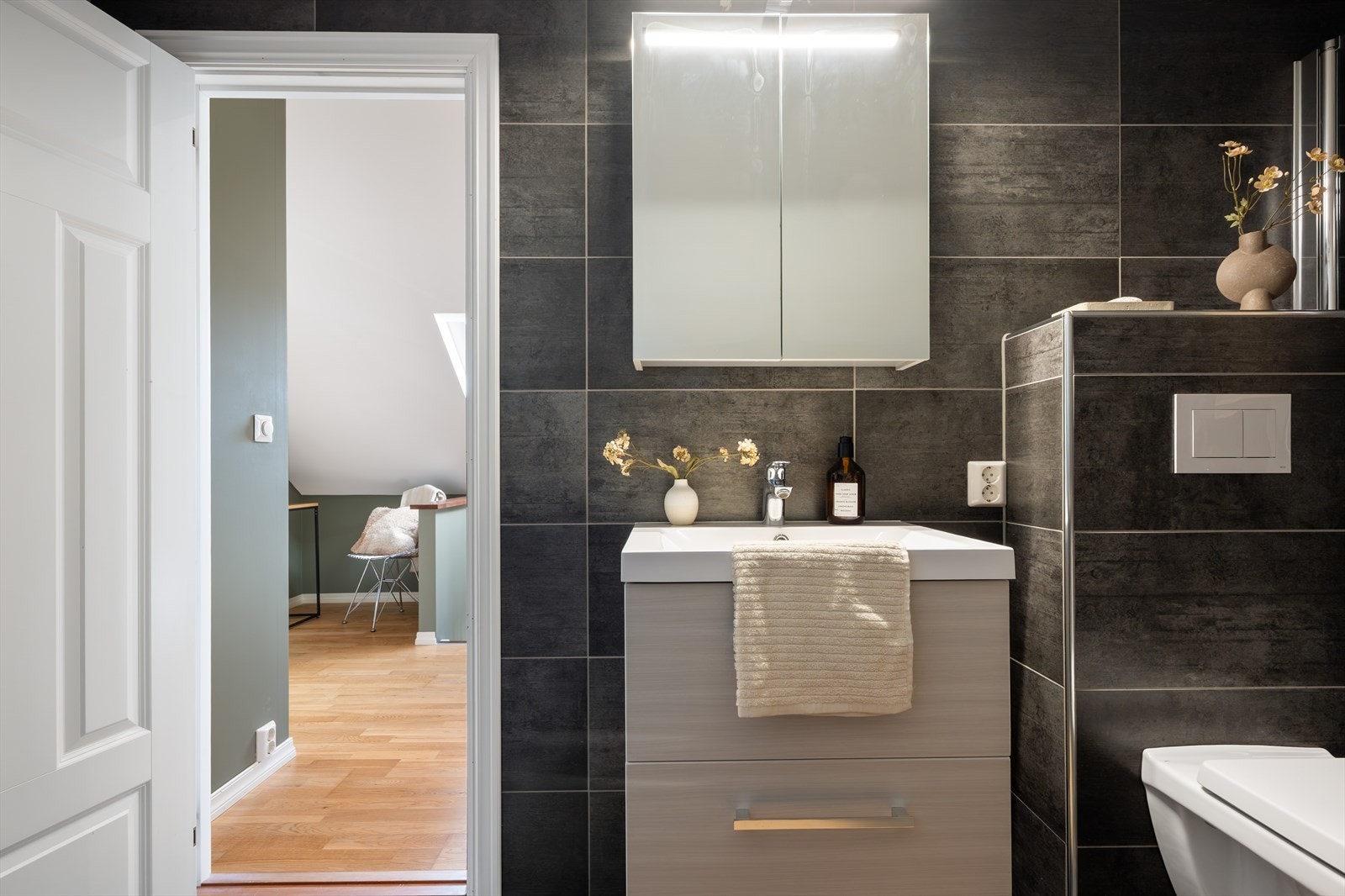 I loftsetasjen er det også et fullverdig bad. Galleribilde