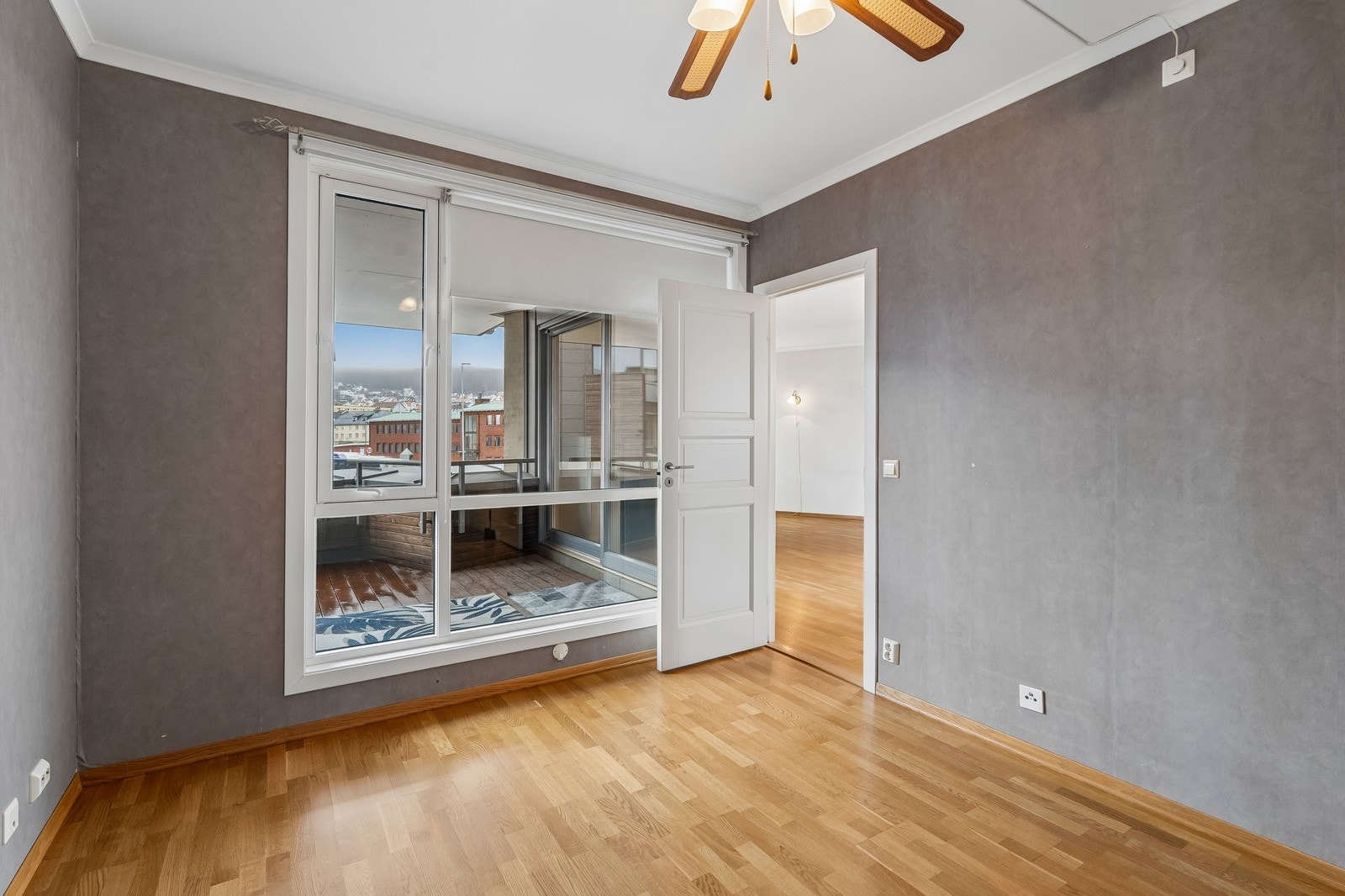 Hovedsoverommet har eget bad og god plass. Galleribilde