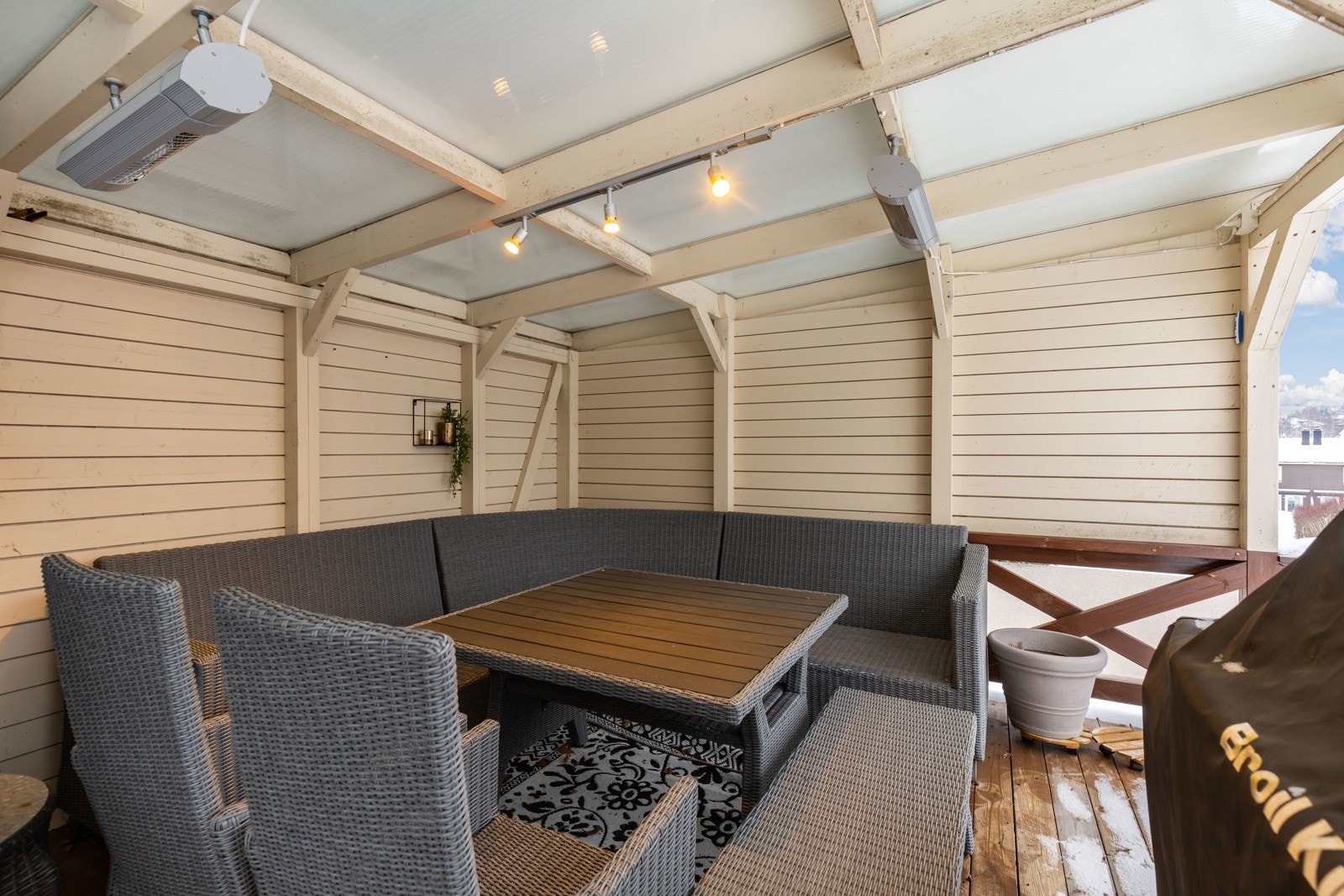 Varmelamper gjør det perfekt å oppholde seg her utover lange sommerkvelder. Galleribilde