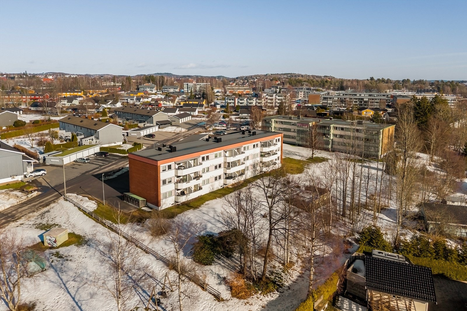 Området byr på enkel tilgang til dagligvarebutikker, og bussholdeplassen Sprintveien er kun 3 minutter unna. Galleribilde