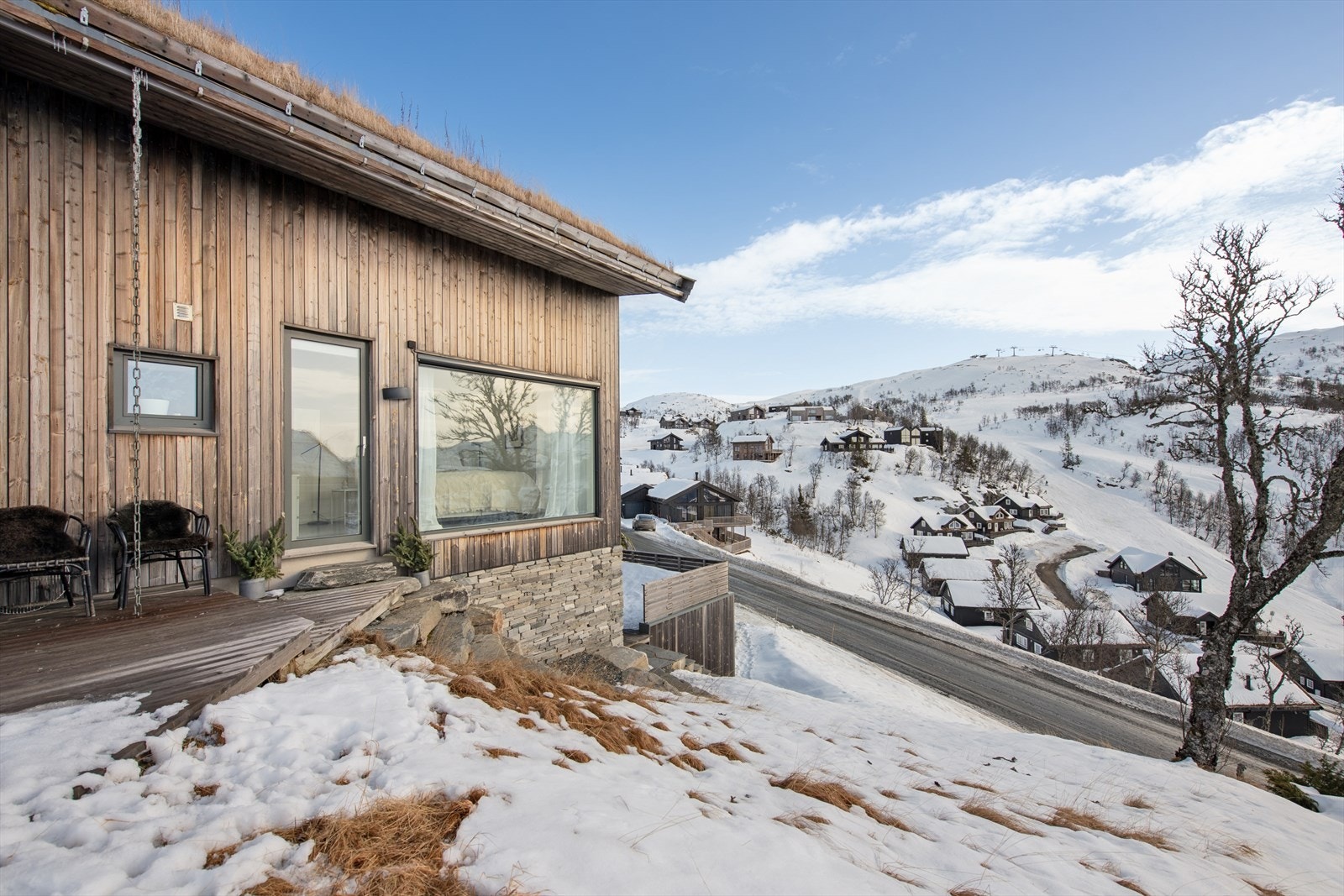 Her kan man spenne på seg skiene og gli rett ut i alpinbakken Galleribilde