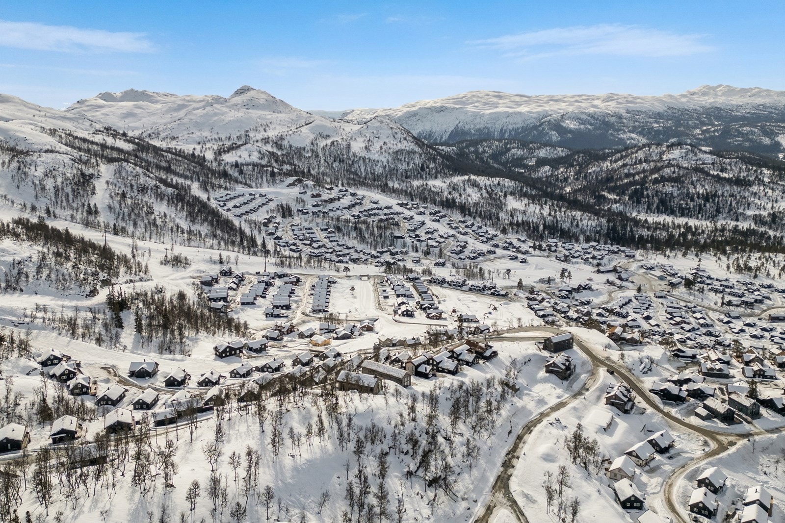 Dette er stedet der minner skapes - vinter som sommer. En sjelden mulighet for deg som ønsker alt på ett sted: ski, natur, fellesskap og ekte fjellro Galleribilde