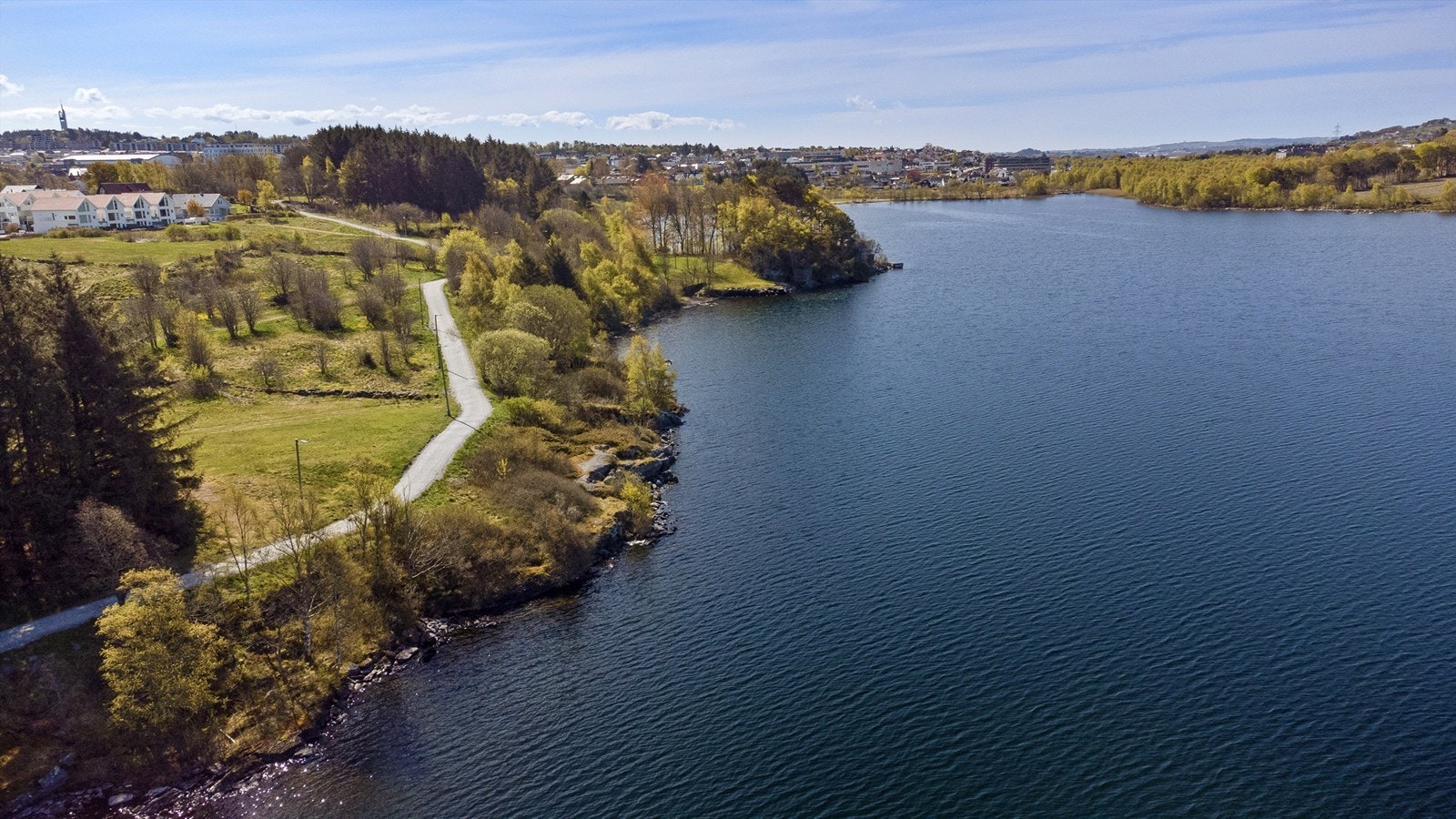 Store Stokkavann er en kort gåavstand fra leiligheten. Galleribilde