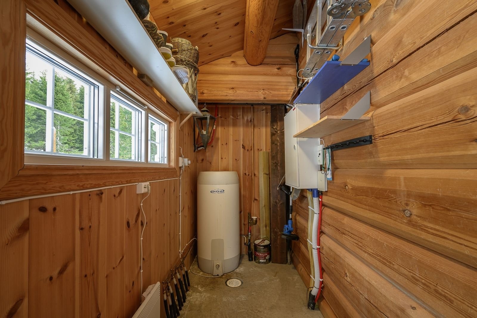 Sportsbod til oppbevaring og skismøring. Galleribilde