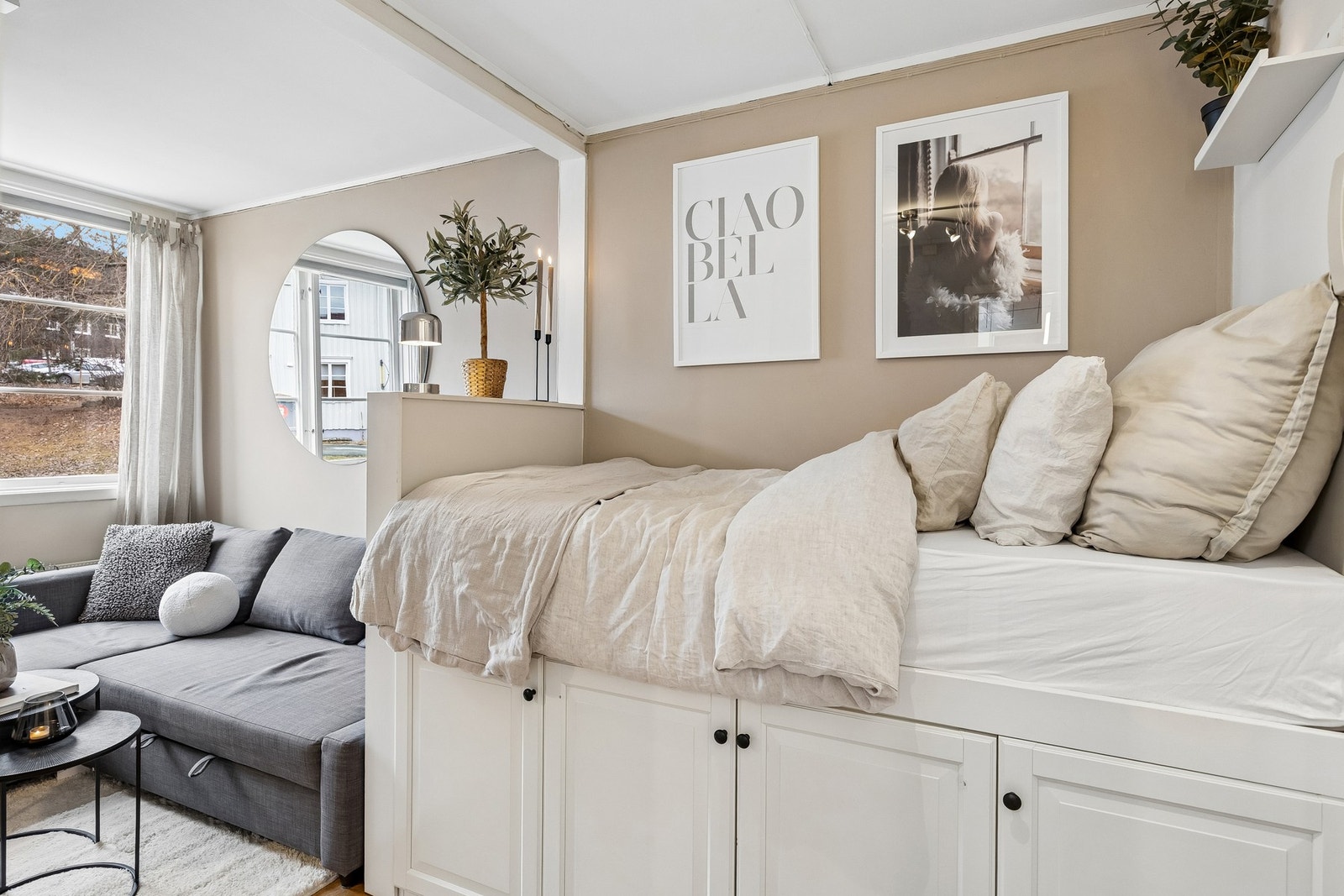 Effektiv utnyttelse av arealet med smarte, integrerte oppbevaringsløsninger under sengen. Galleribilde