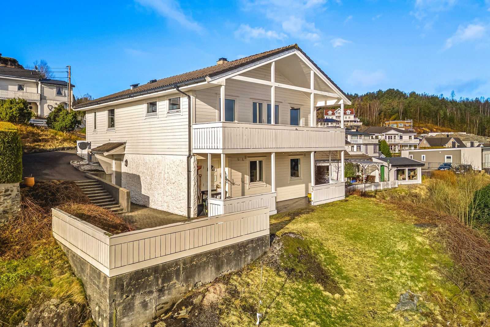 En kommer direkte ut til terrasse på 14 m². Galleribilde