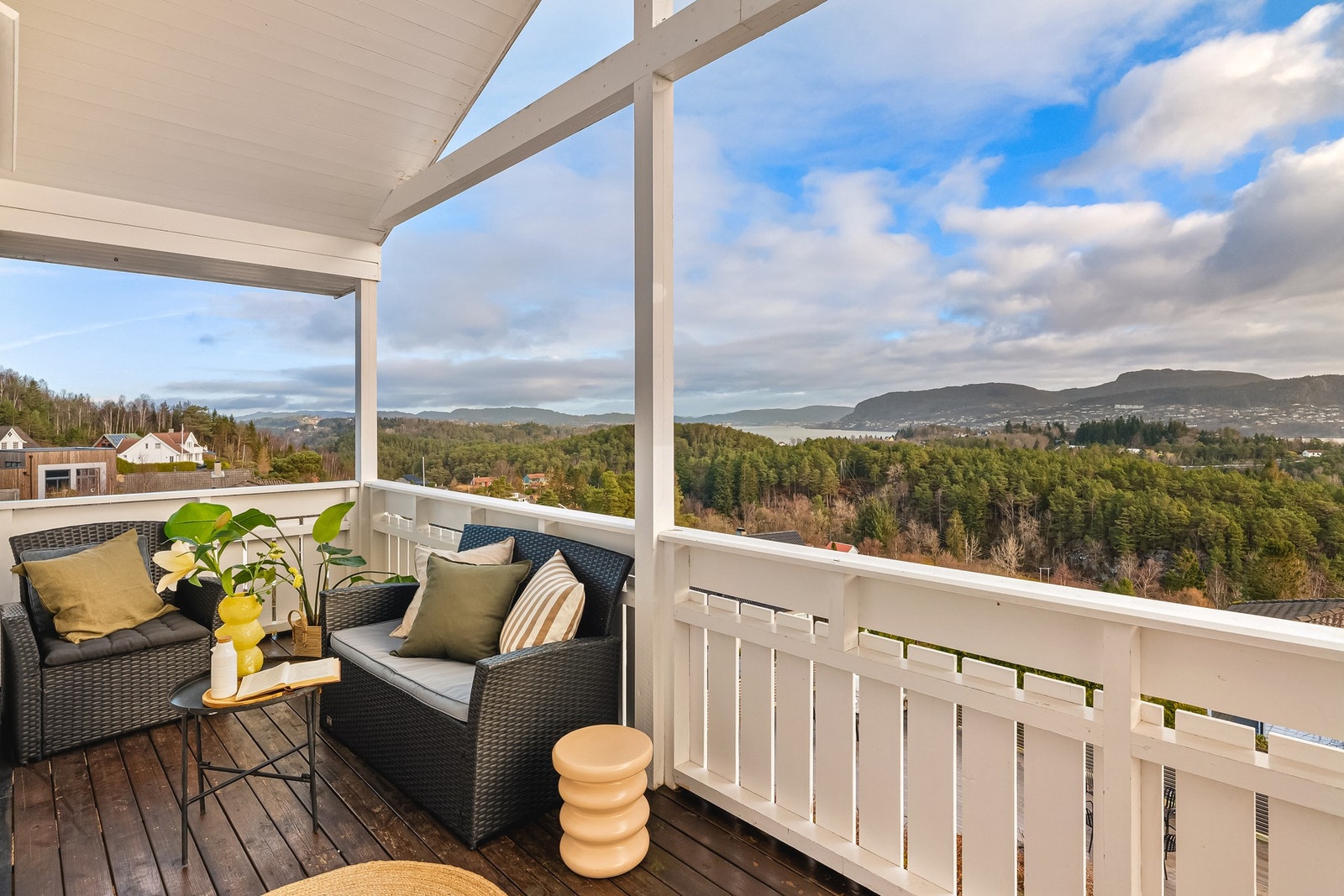 Fra stuen er det utgang til terrasse på 14 m². Galleribilde