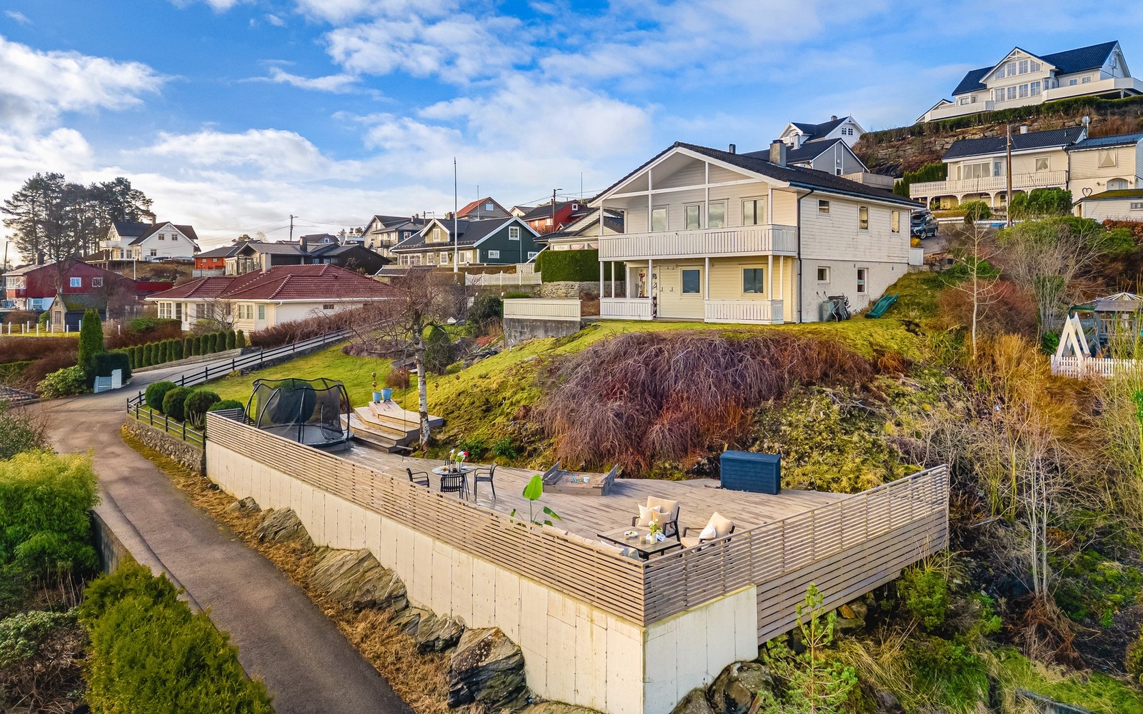 Perfekt beliggenhet for enhver som vil bo rolig, behagelig og sentralt, med nærhet til alt en trenger! Galleribilde