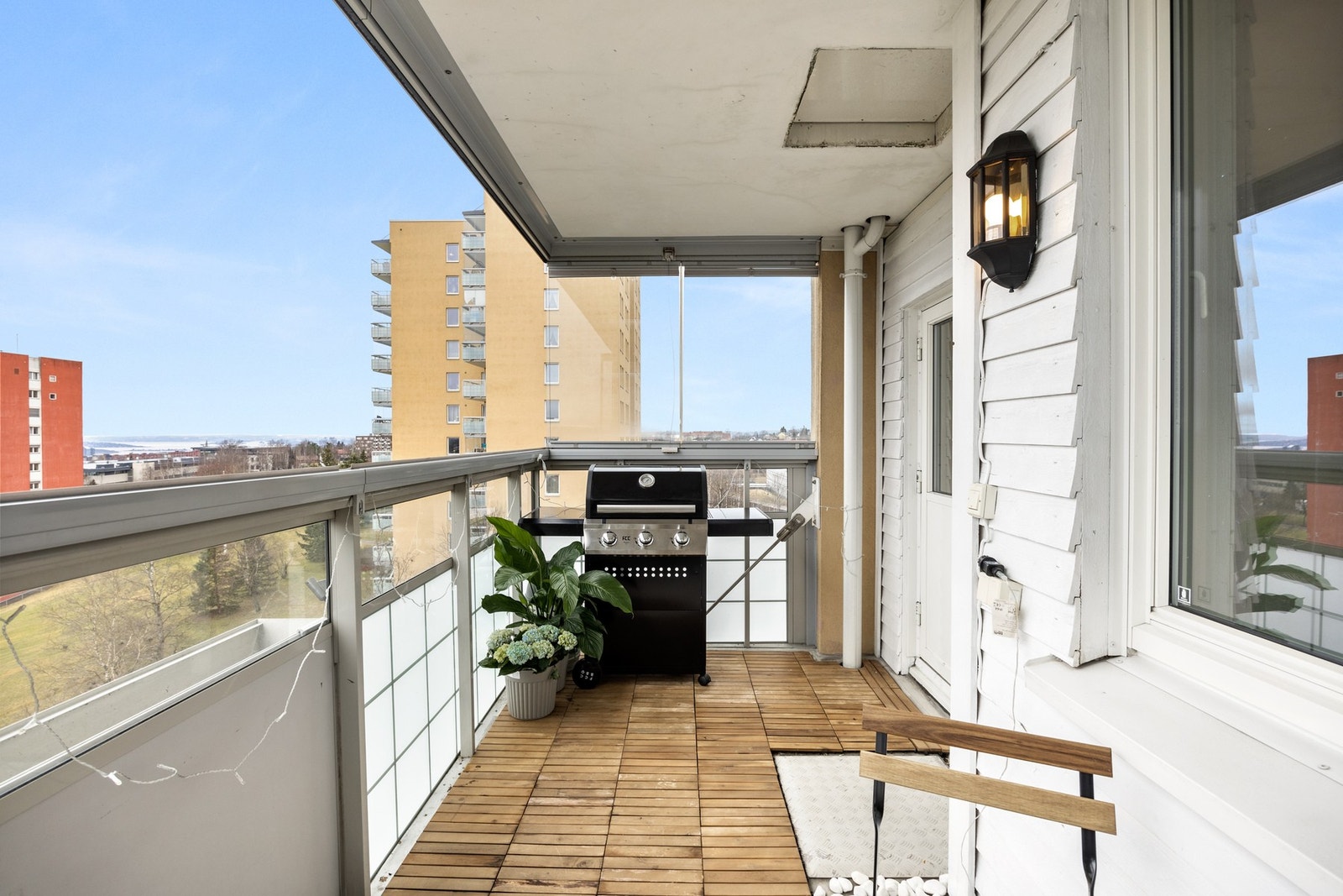 Leiligheten ligger i gangavstand til alt du trenger i hovedstaden, marka, kollektiv og dagligvare. Her vil du trives! Galleribilde