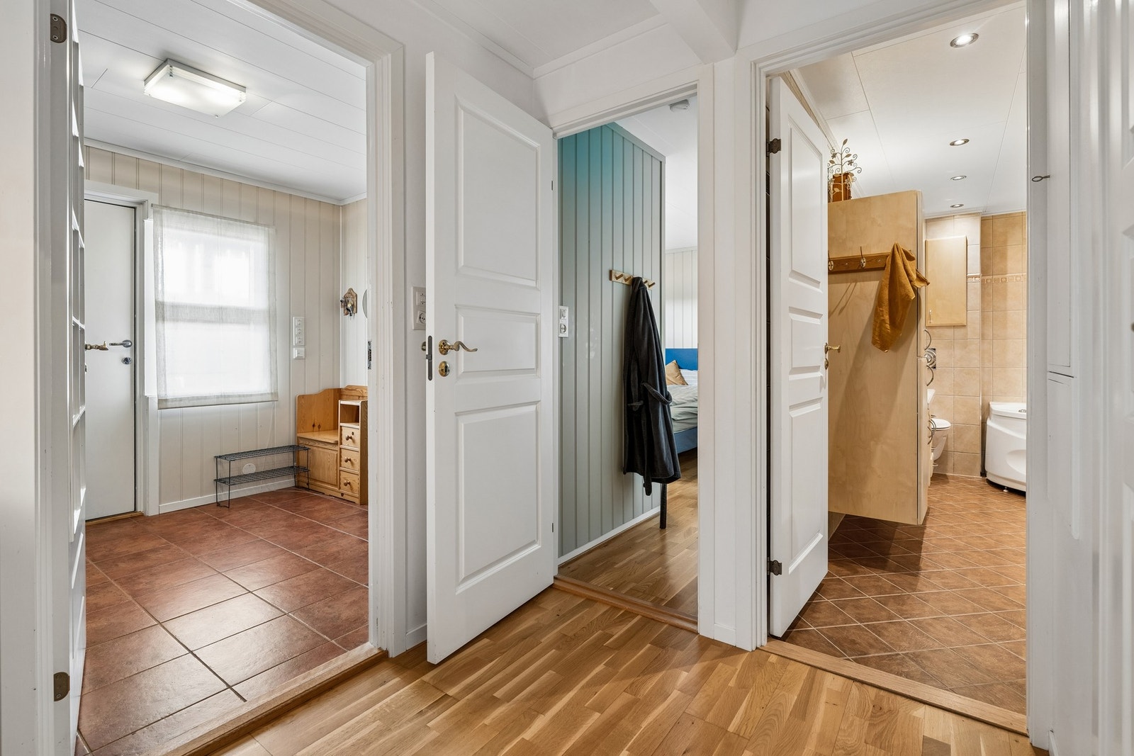 Gang i tilknytning til soverom og bad i denne etasjen. Galleribilde