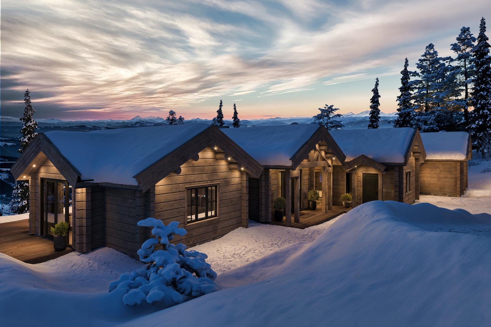 Hovedinngang og garderobeinngang fra hyttas utvendig parkering. På motsatt side av uteområdet finner man hyttas underjordiske garasje Galleribilde