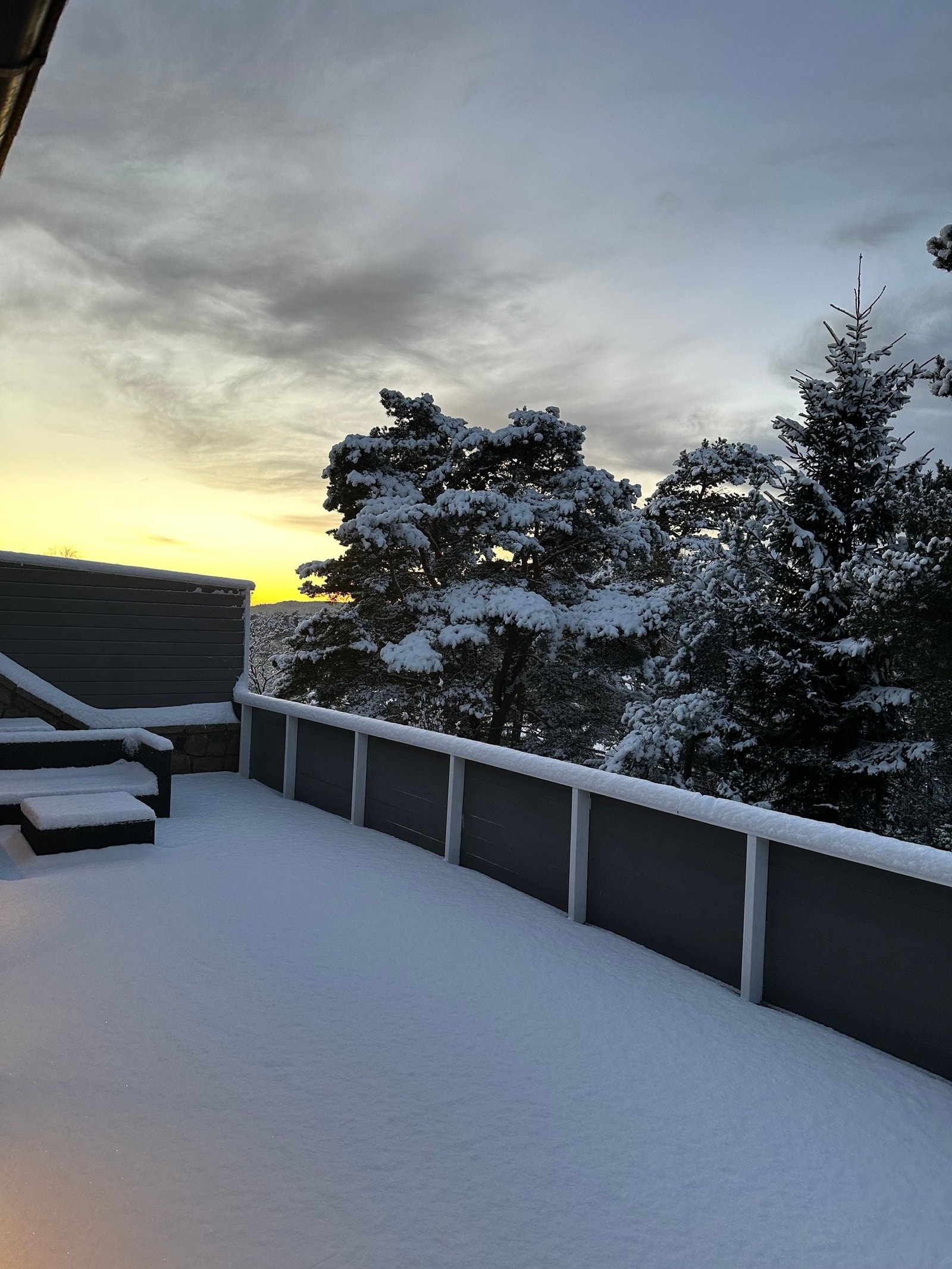 Nydelig utsikt mot Fredrikstad sentrum fra en romslig terrasse.
(Foto privat) Galleribilde