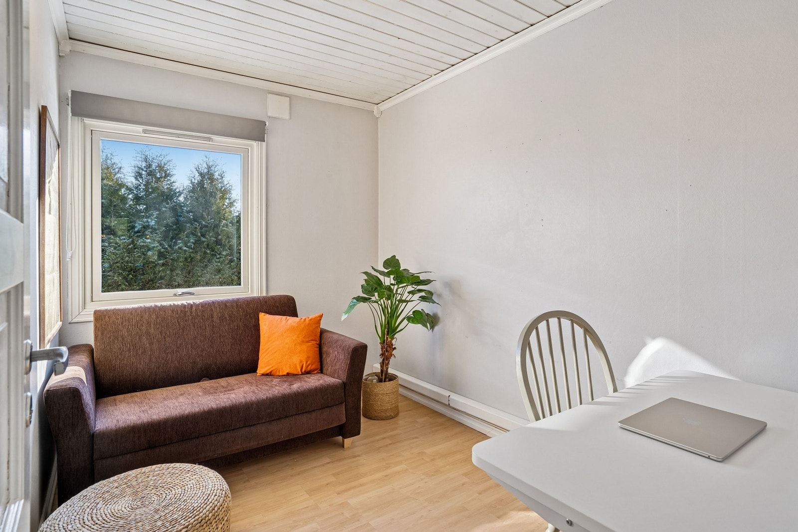 Soverom 2 eller kontor med vindu med morgensol Galleribilde