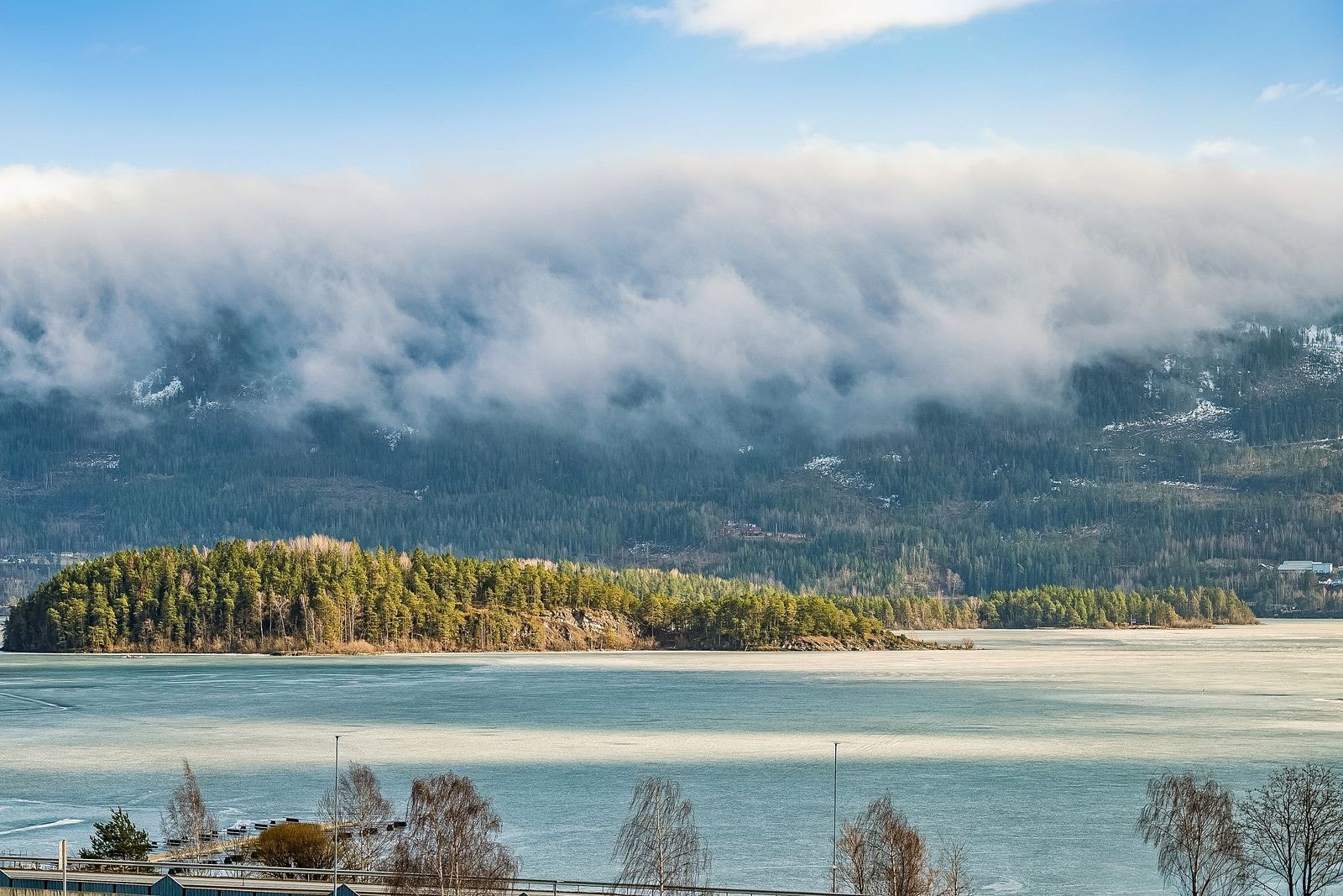 Fra leiligheten er det en nydelig utsikt over steinsfjorden. Galleribilde
