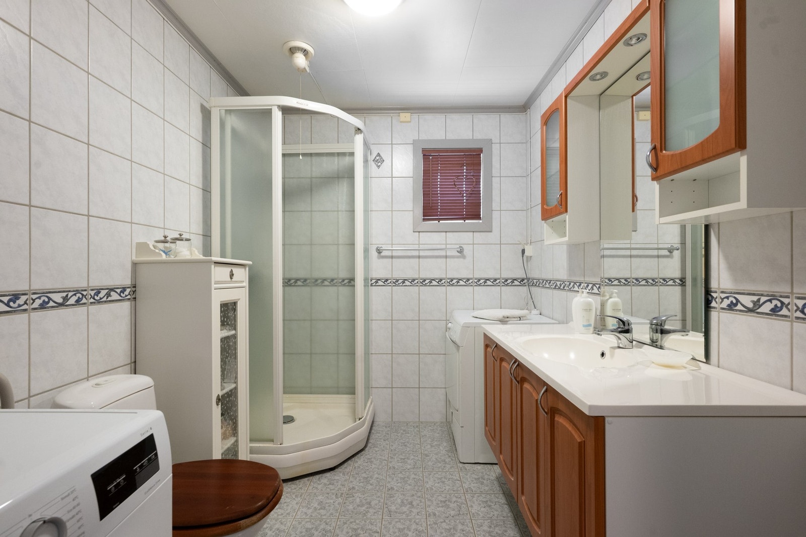 Rommet har varmekabler i gulvet som sørger for behagelig oppvarming. Galleribilde