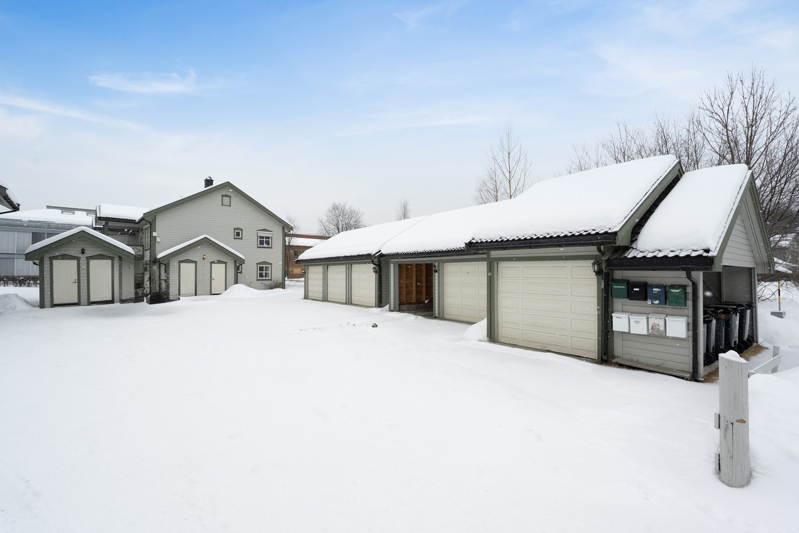 I tillegg disponerer leiligheten utvendig bod og garasje. Galleribilde