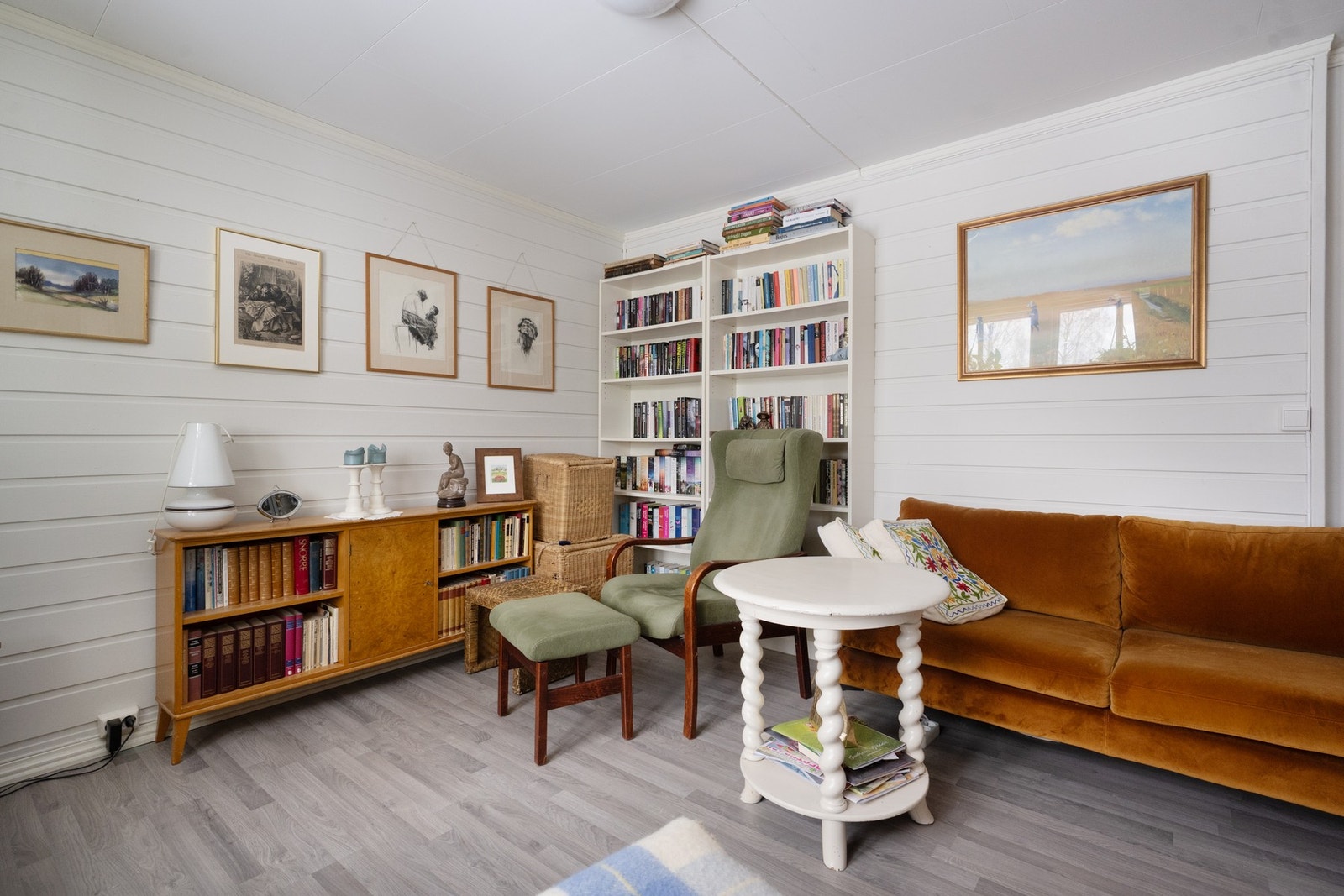 Boligen er godt vedlikeholdt og modernisert de senere år, slik at du kan flytte rett inn. Galleribilde