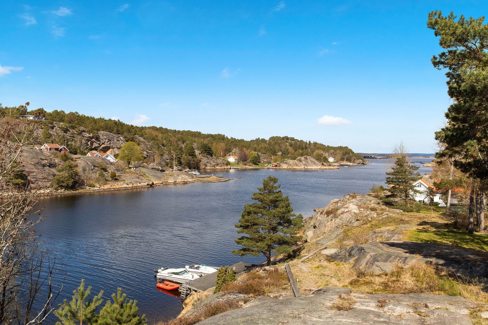 Krystallklart vann og flotte svaberg. Galleribilde