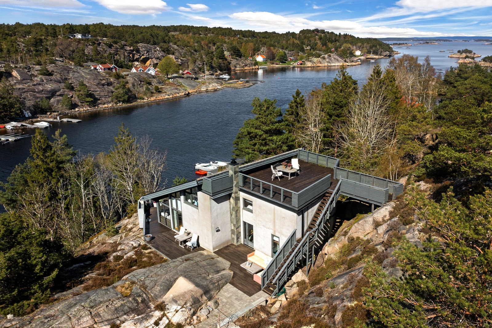 Unik beliggenhet rett ved vannkanten. Galleribilde