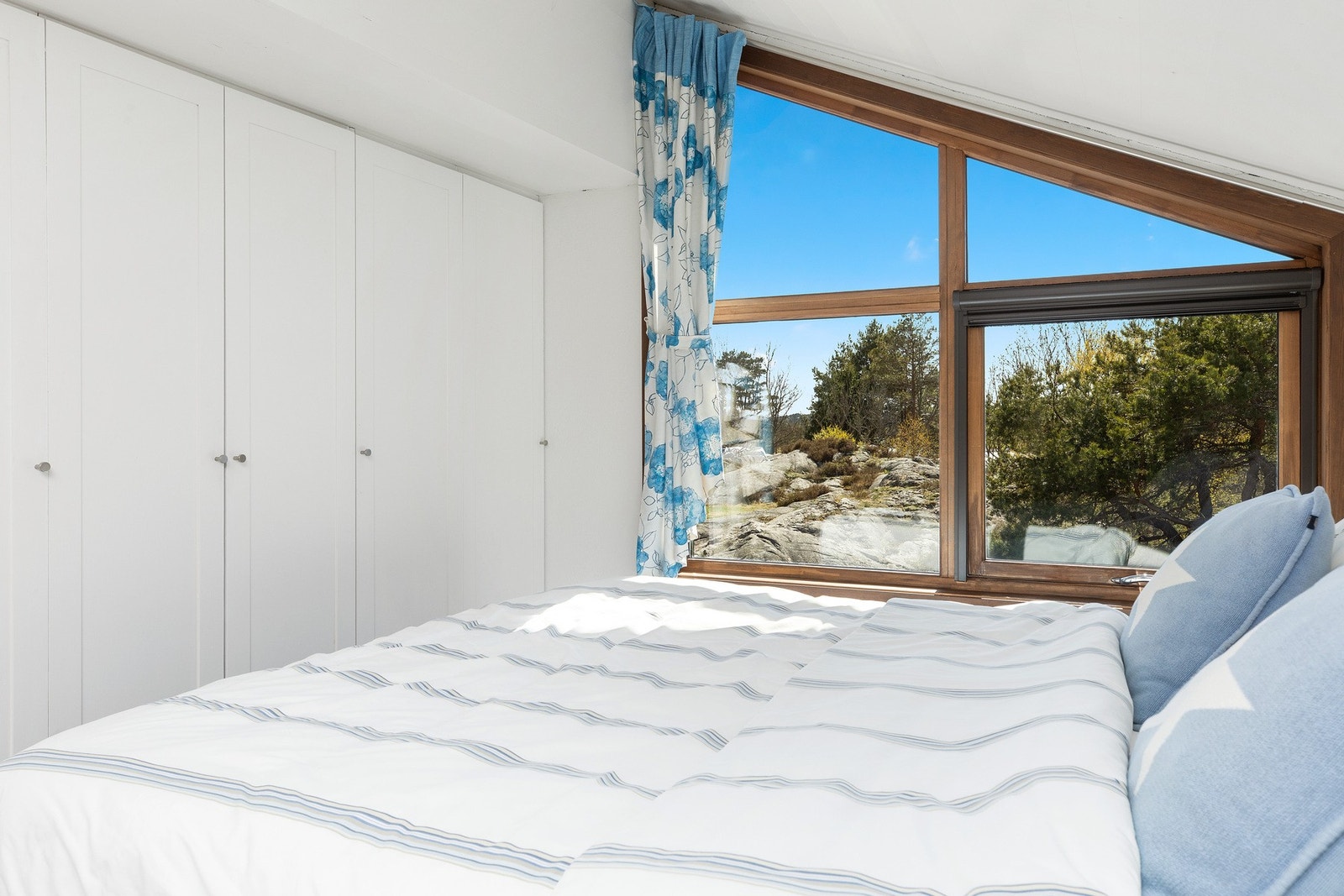 Soverom 4: Soverom med god garderobeplass. Galleribilde