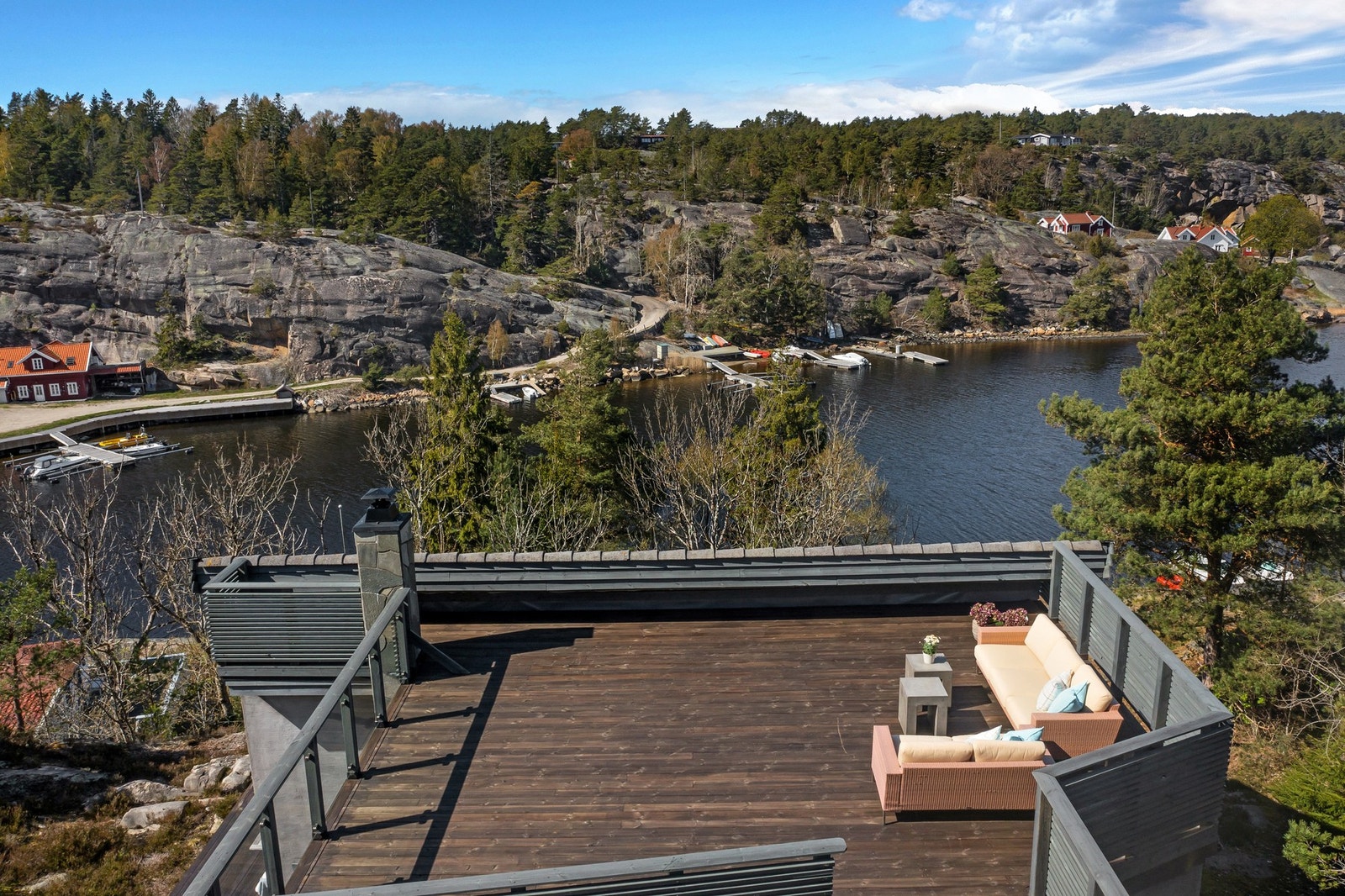Stor takterrasse perfekt for lange sommerkvelder. Galleribilde