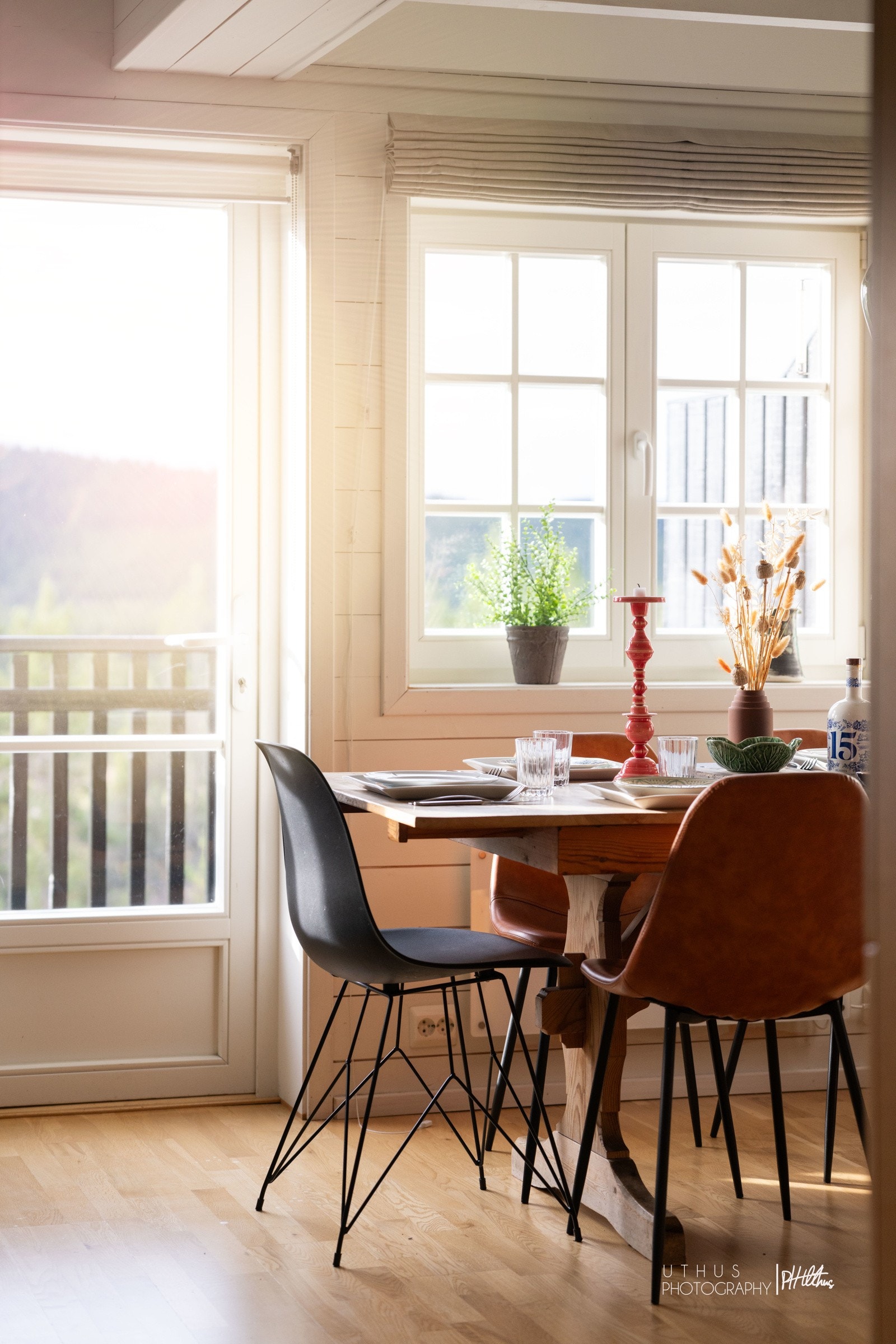 Utgant til balkongen fra stuen og spisestuen Galleribilde