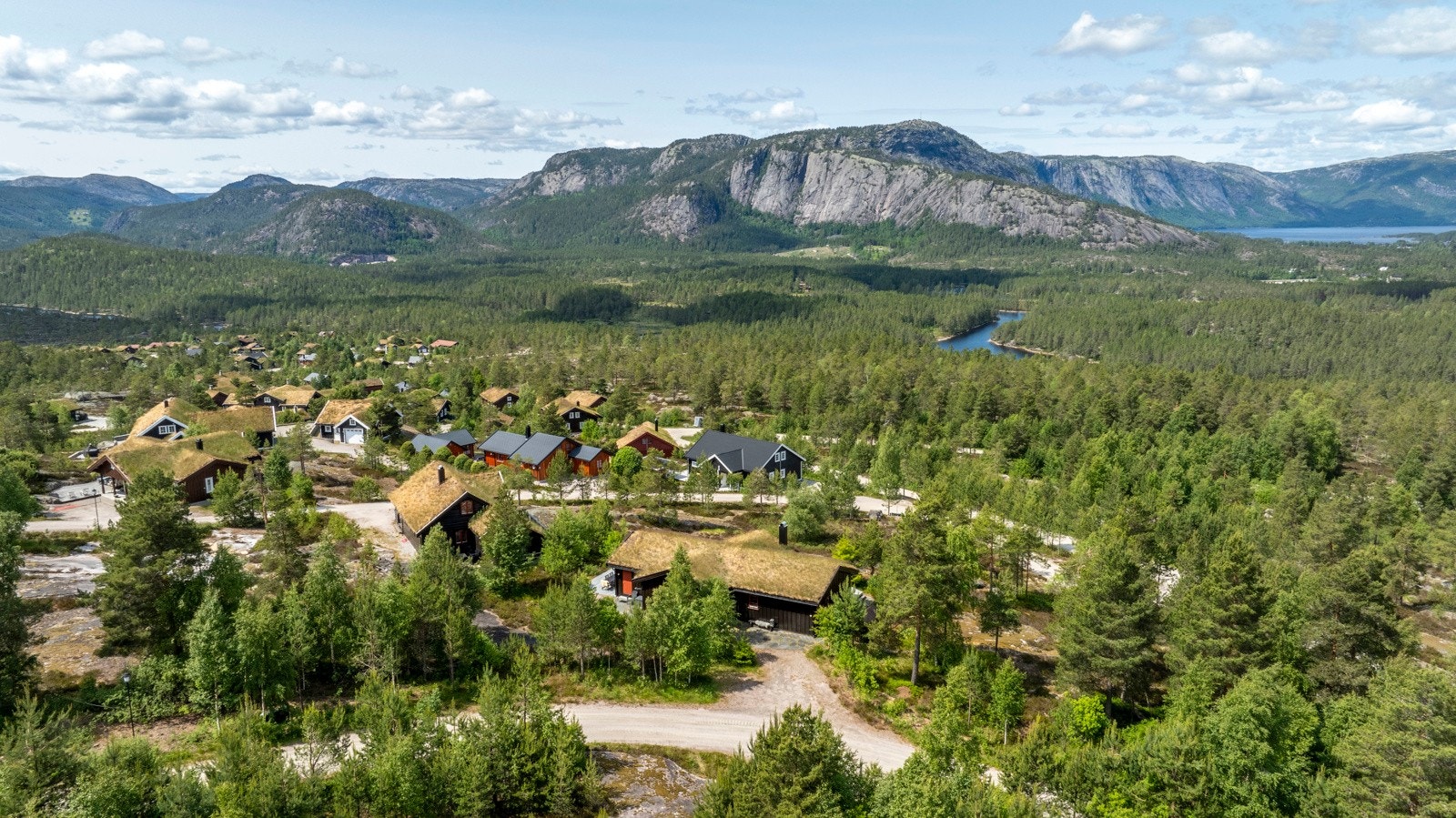 Utsjå hyttefelt er en vakker og naturskjønn beliggenhet som ligger i det idylliske området Treungen. Galleribilde