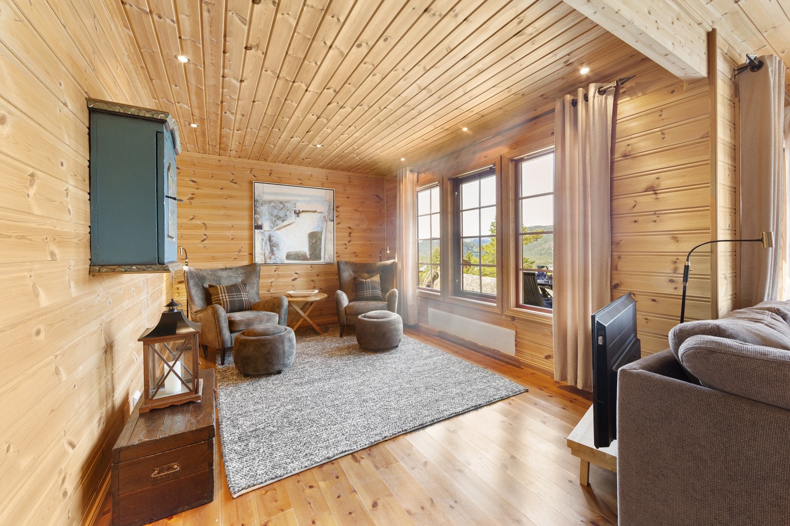 Hytta har en koselig stuekrok - perfekt for rolige kvelder med en god bok og en varm kopp i hånden. Galleribilde