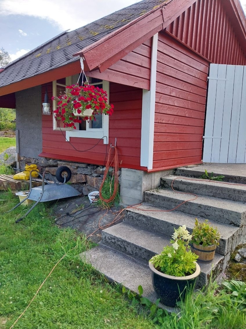 - Eldhus som gir rom for oppbevaring av uteredskap - Galleribilde