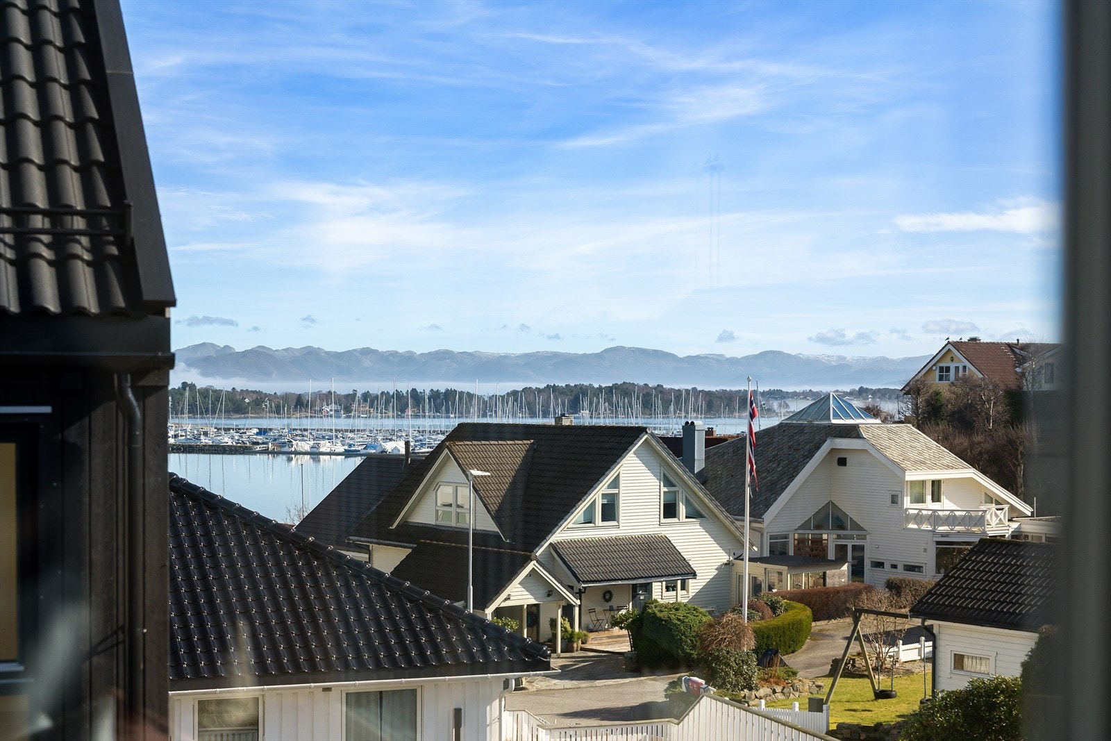 Nyt utsikten fra boligens 2. etasje Galleribilde