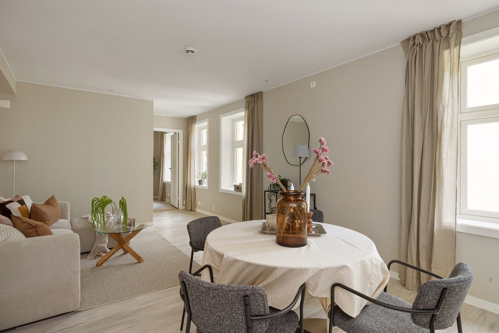 Plass til å innrede med spisebord. Galleribilde