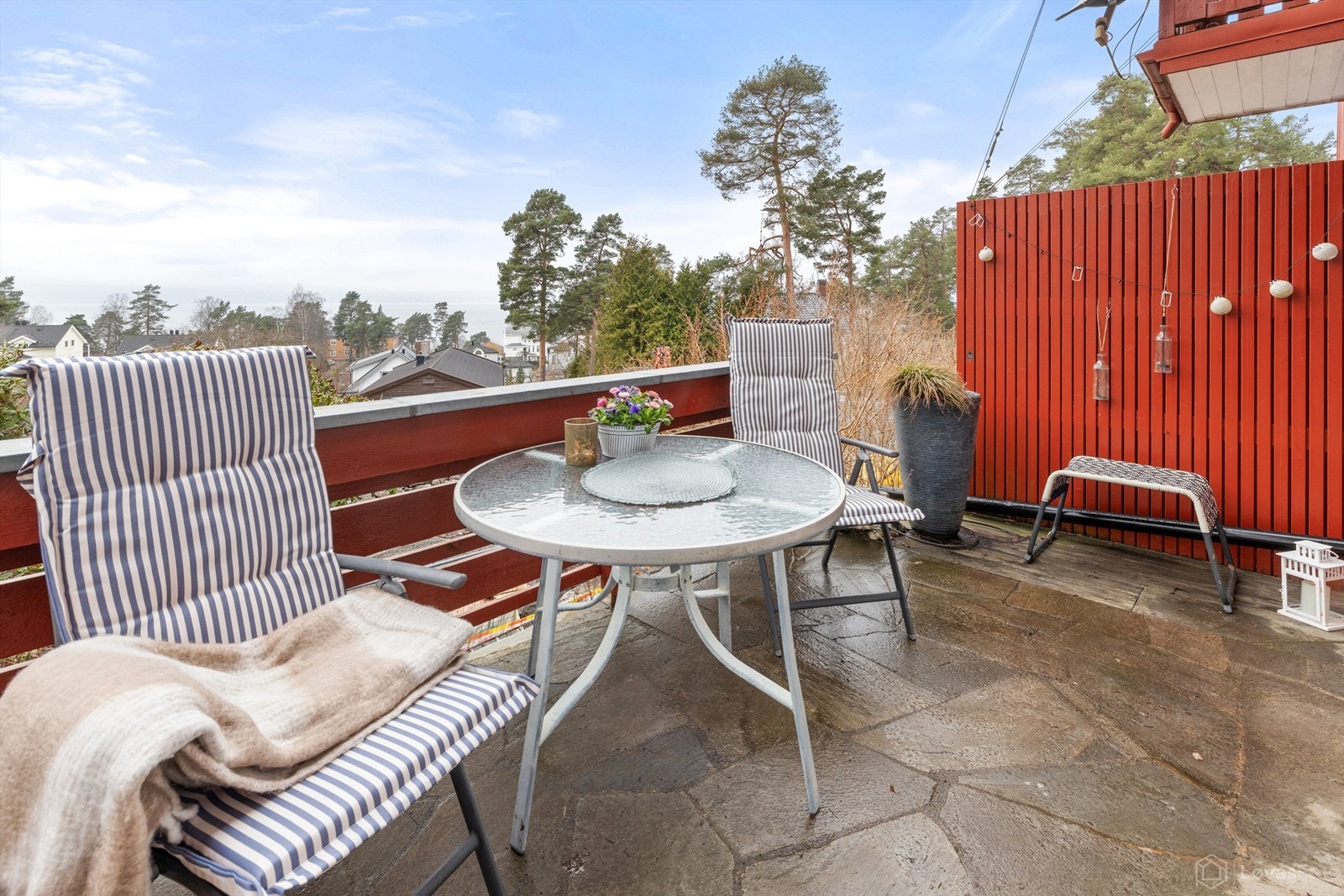 Herfra har du en fantastisk utsikt til fjorden og nærområdet. Galleribilde