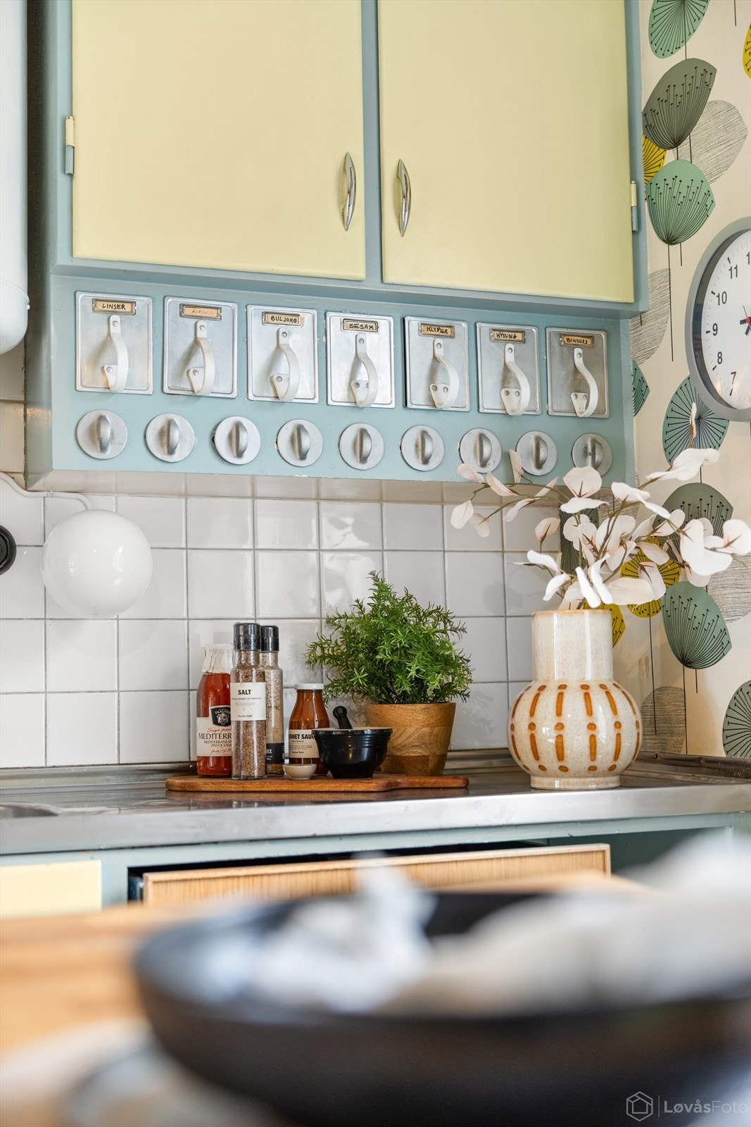 Originale detaljer er bevart og gir kjøkkenet et unikt særpreg. Galleribilde