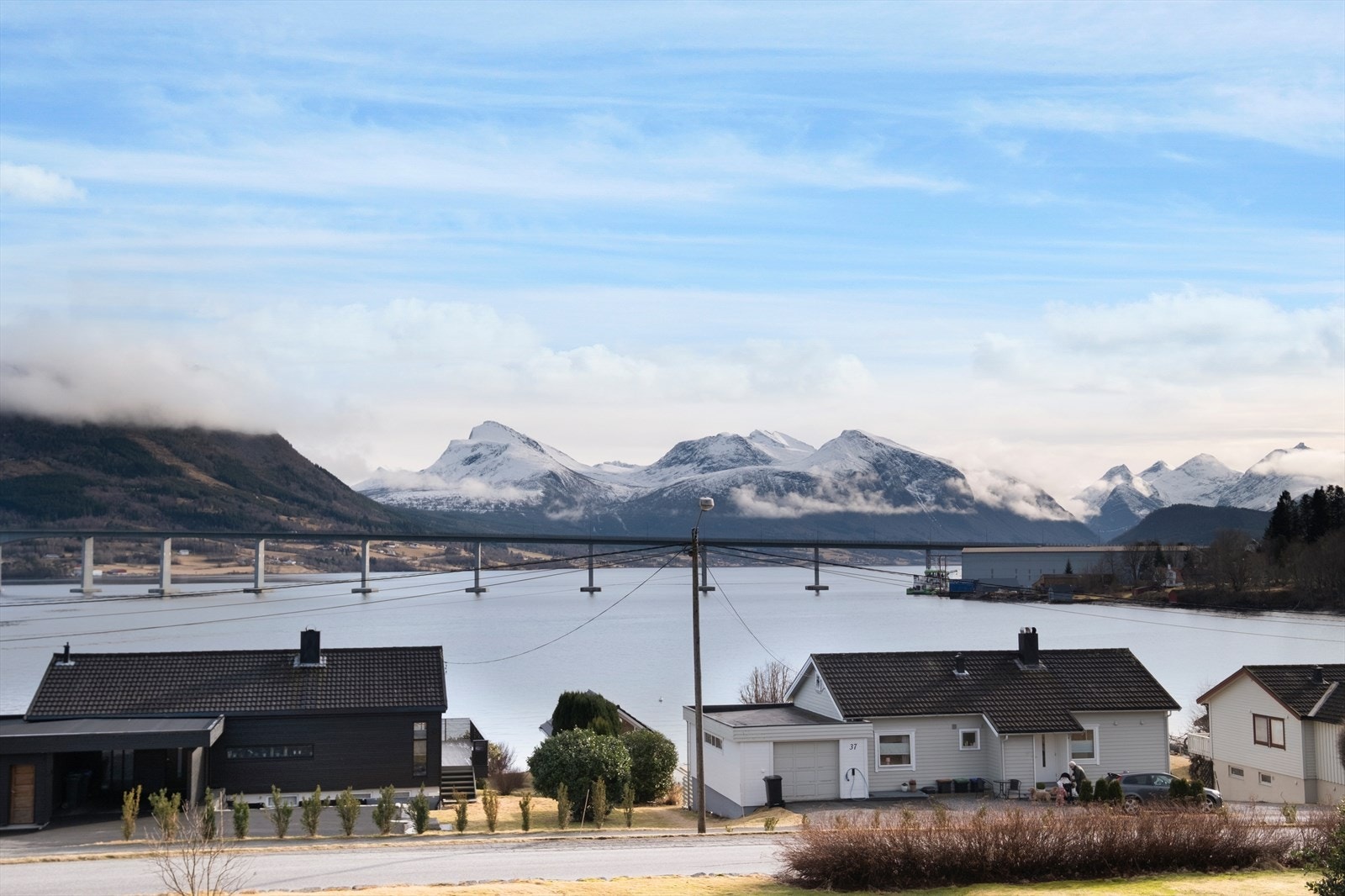 Fra leiligheten har en nydelig fjordutsikt! Galleribilde