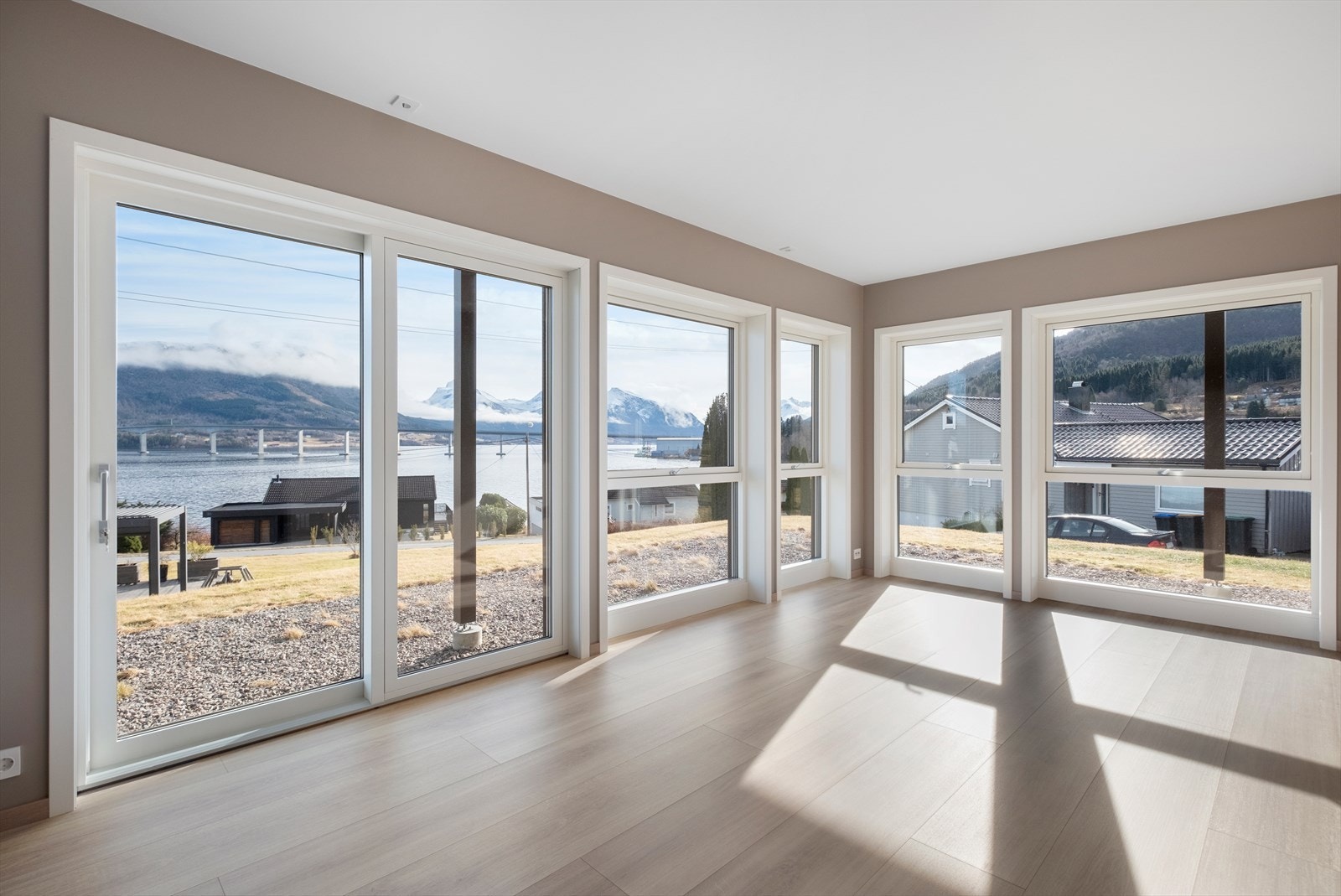 Fra stuen har en nydelig fjordutsikt! Galleribilde