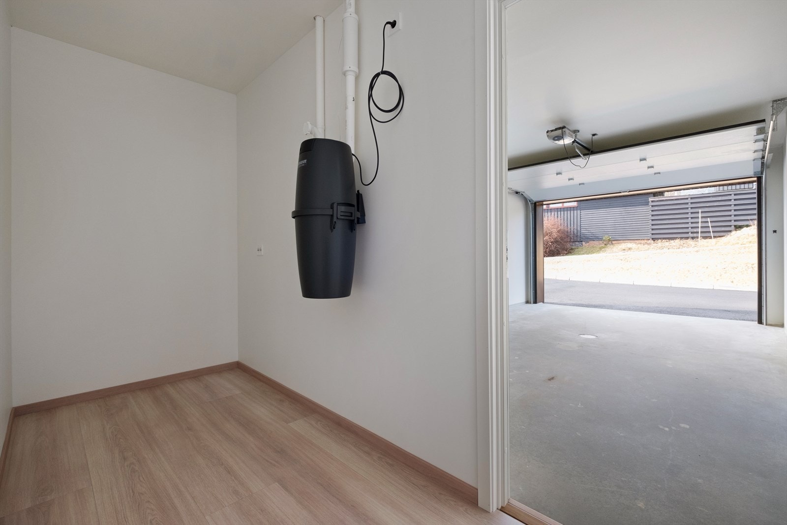 Det er utgang fra leiligheten til garasjen Galleribilde