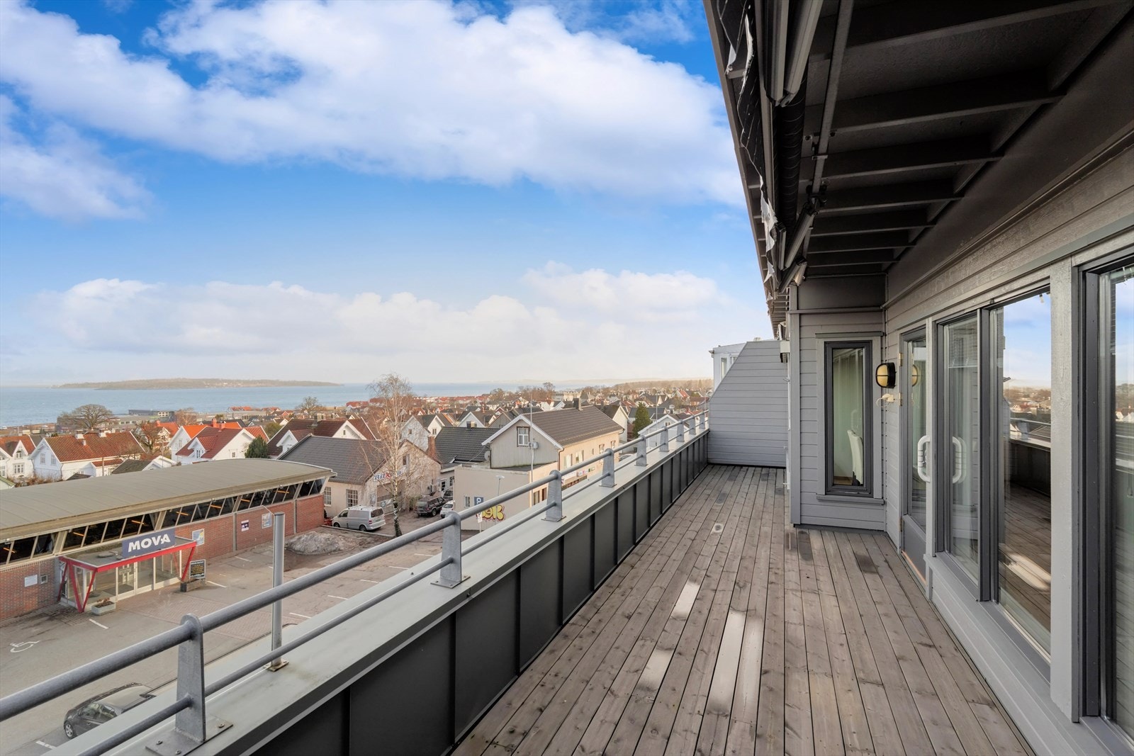 Her er det plass til å møblere etter eget ønske og nyte rolige morgenstunder eller avslappende kvelder Galleribilde
