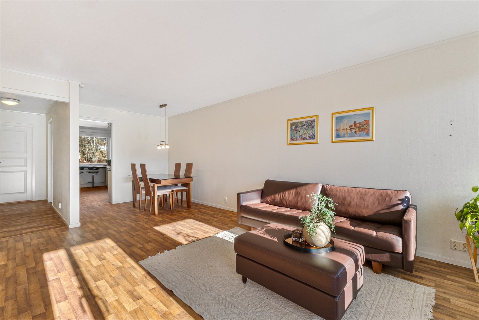 Fra stue mot kjøkkenet. Oppussing av stue ble foretatt ca. 2008. Galleribilde