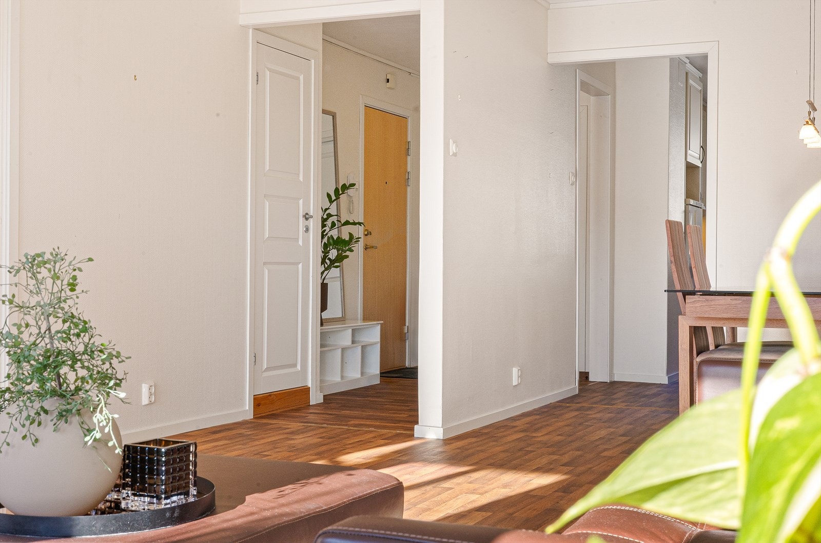 Fra stue mot gang, kjøkken. Galleribilde